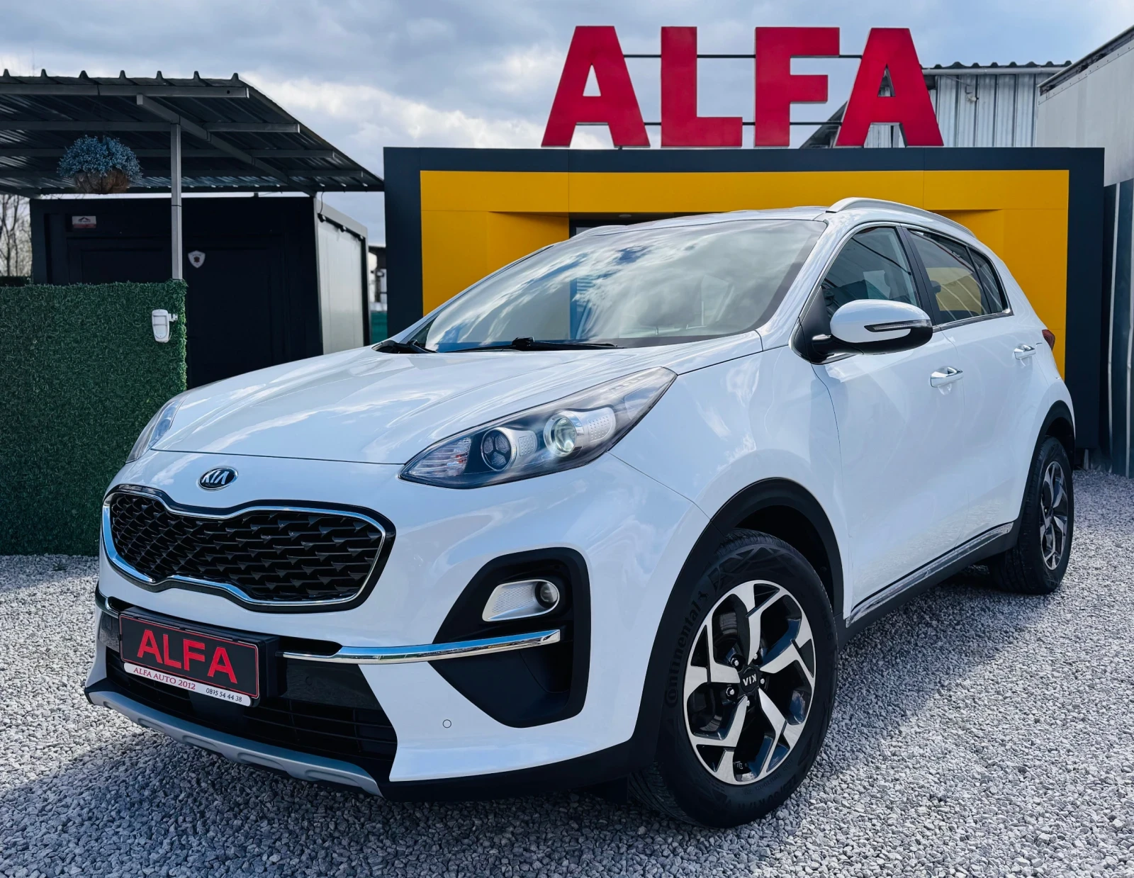 Kia Sportage 1.6T-БЕНЗИН/АВТОМАТИК/1 СОБСТВЕНИК/НОВА КОЛА/, снимка 2 - Автомобили и джипове - 54178798