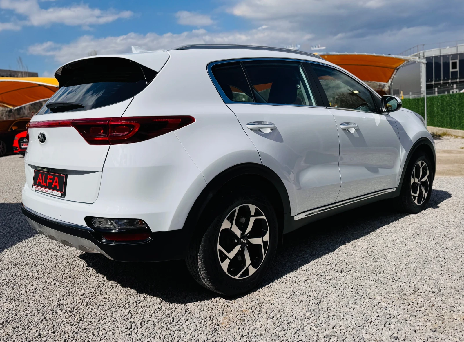 Kia Sportage 1.6T-БЕНЗИН/АВТОМАТИК/1 СОБСТВЕНИК/НОВА КОЛА/, снимка 6 - Автомобили и джипове - 54178798
