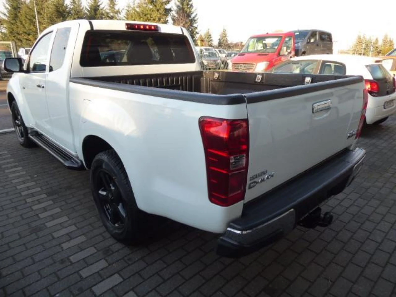 Isuzu D-max 2.5 D, снимка 2 - Автомобили и джипове - 54209302