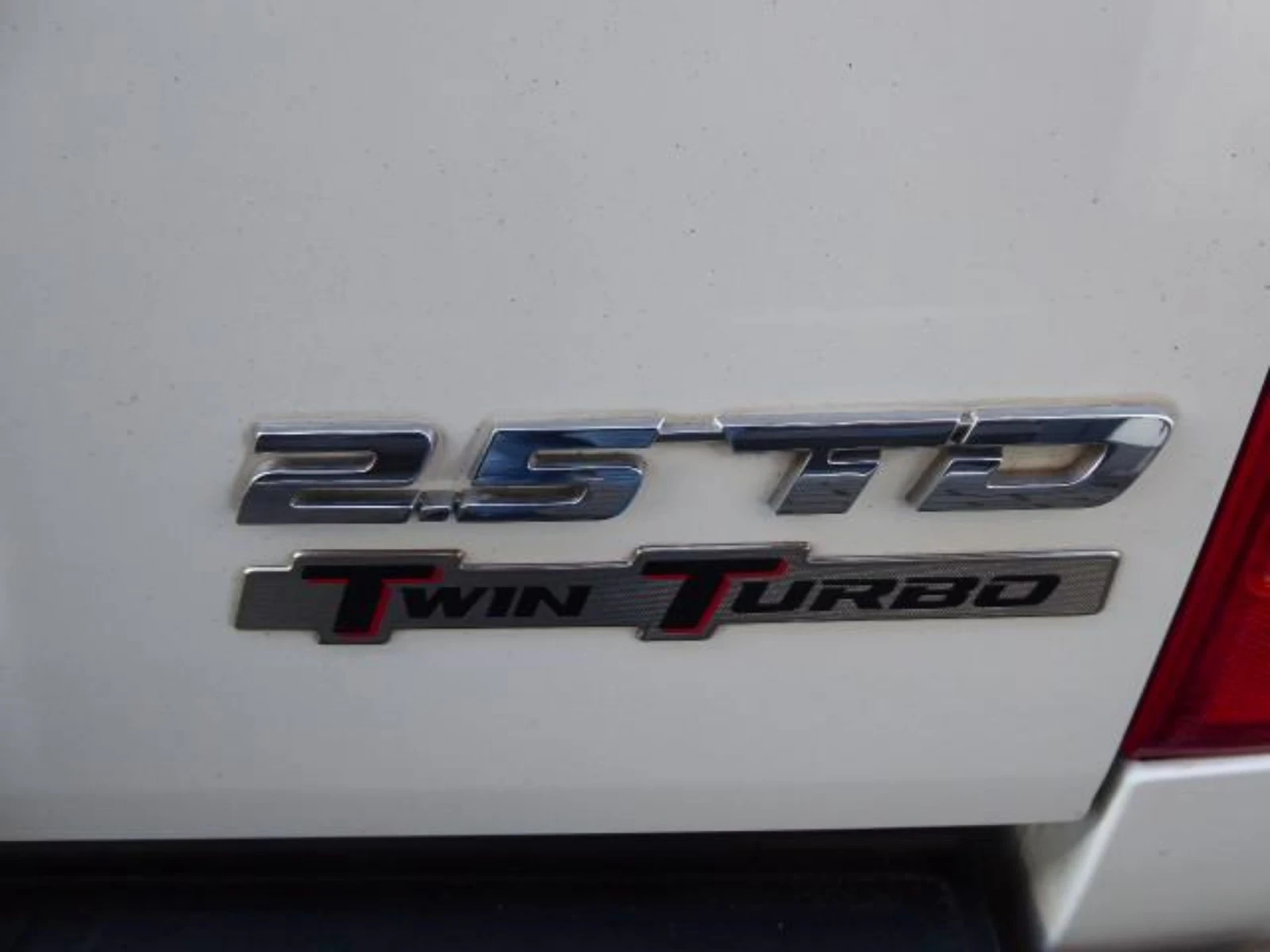 Isuzu D-max 2.5 D, снимка 11 - Автомобили и джипове - 54209302