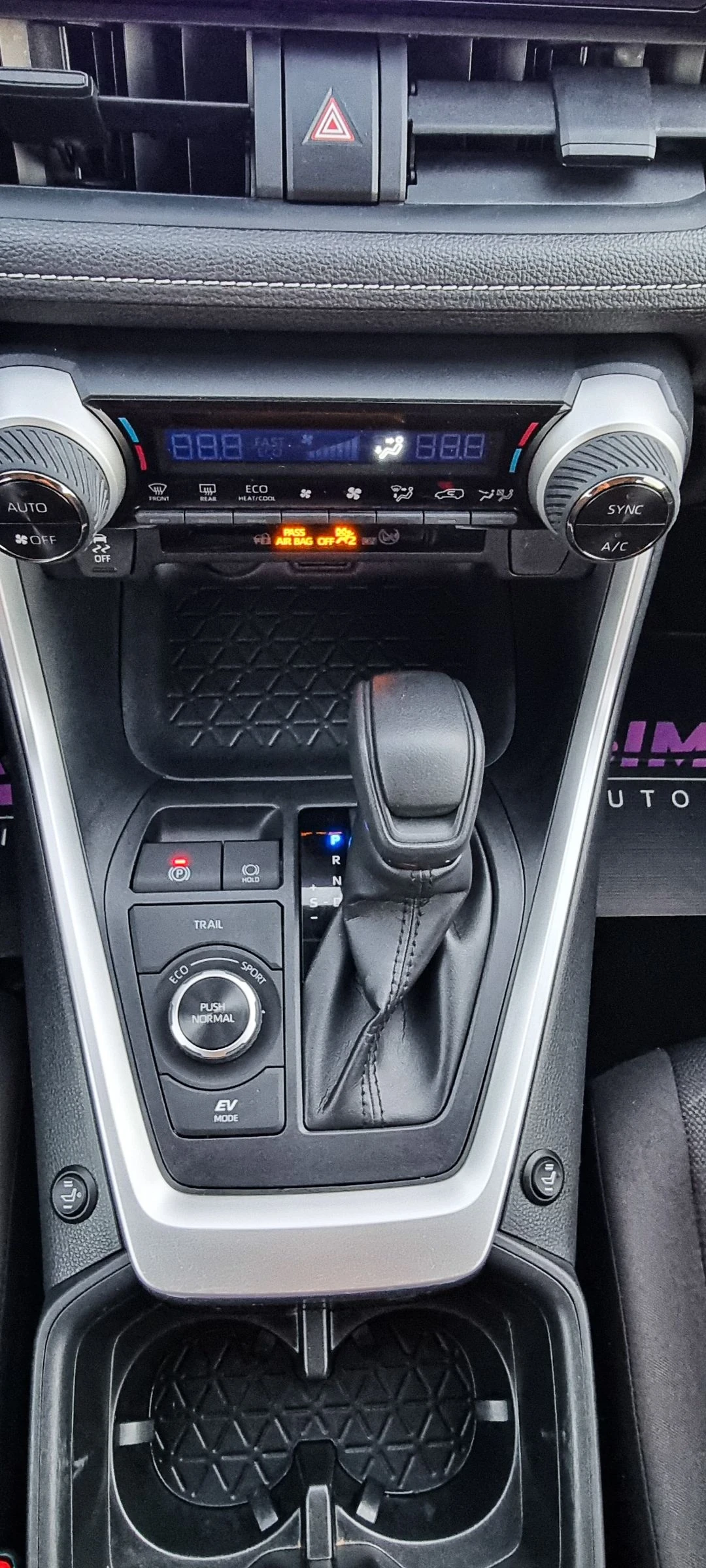 Toyota Rav4 2.5 HIBRID  XLE, снимка 10 - Автомобили и джипове - 54335502