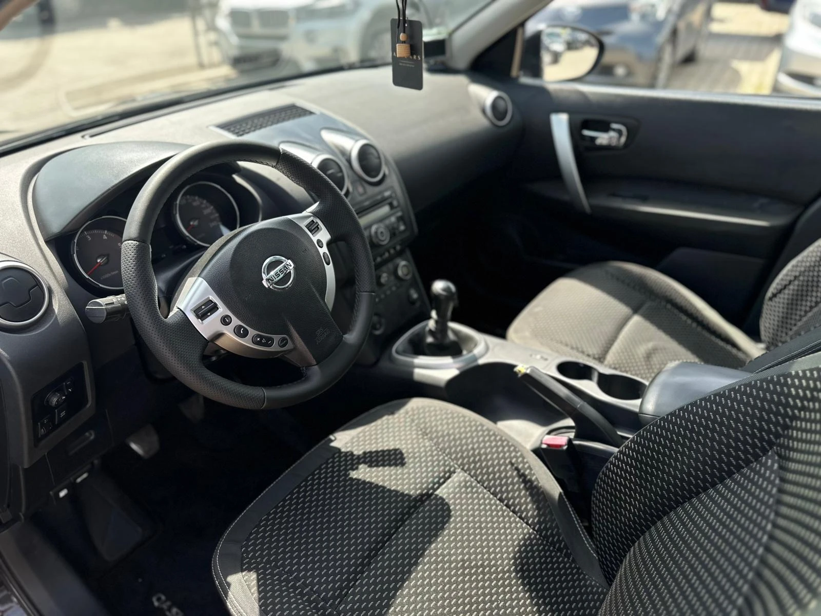 Nissan Qashqai / 1.5 D / PANO / , снимка 9 - Автомобили и джипове - 54550584