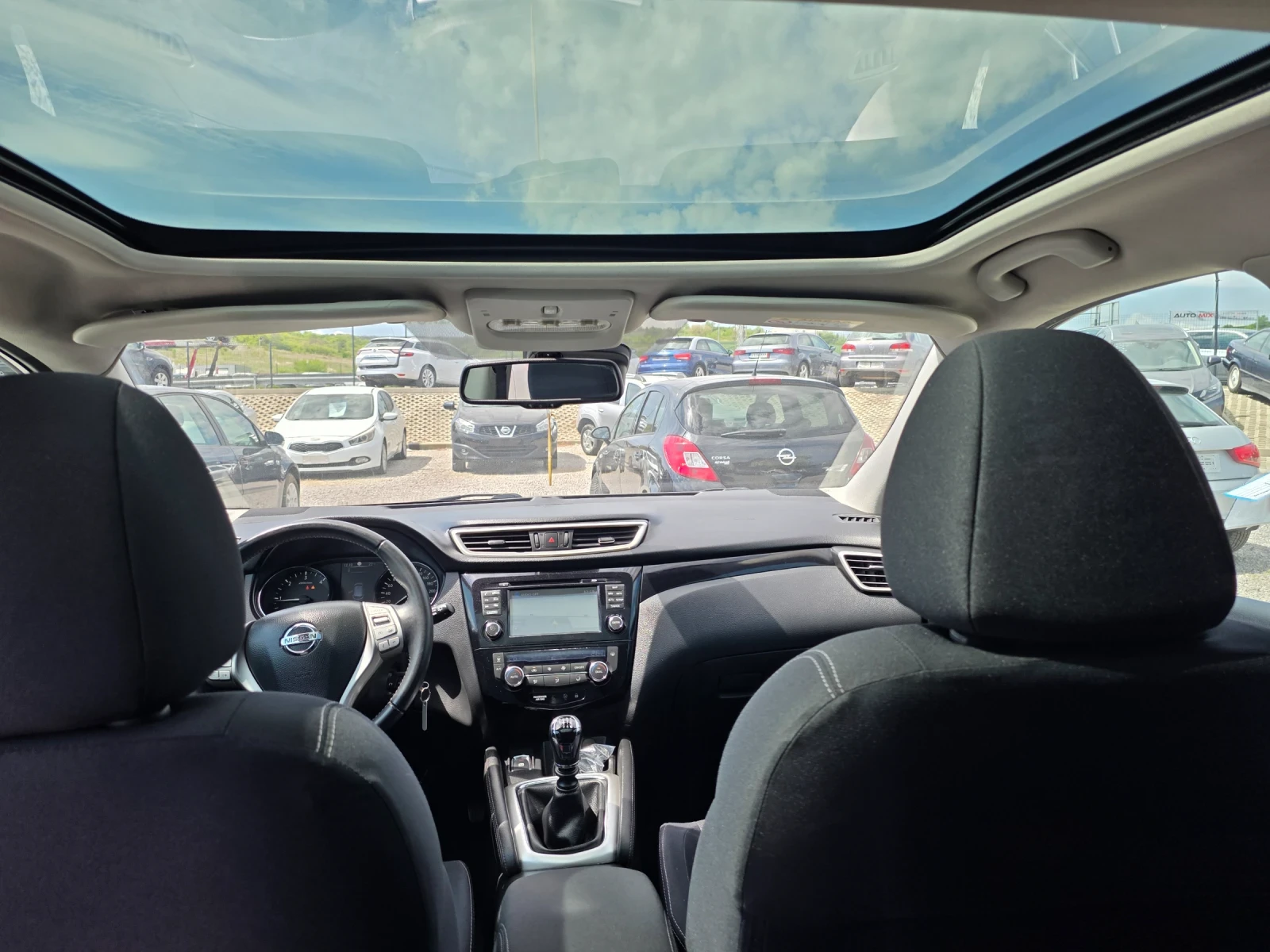 Nissan Qashqai 1.5 dci Панорама/360камери, снимка 10 - Автомобили и джипове - 54858924