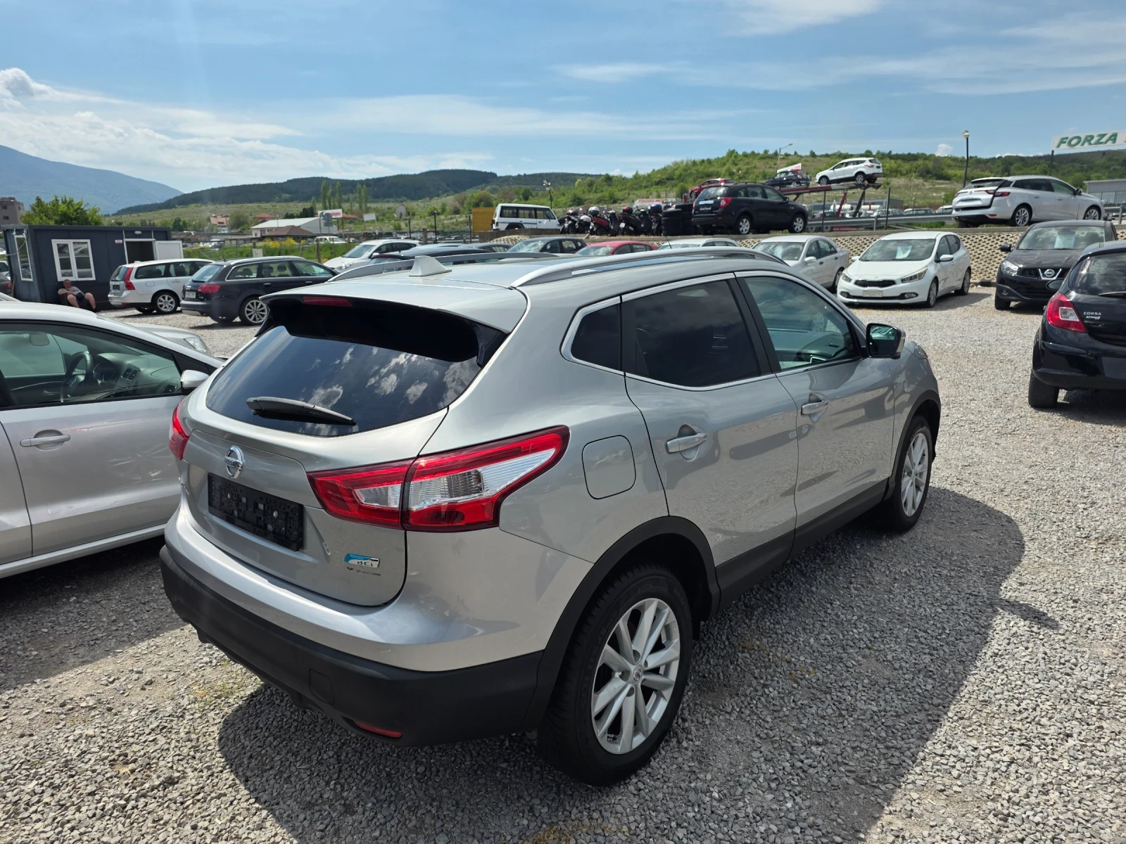 Nissan Qashqai 1.5 dci Панорама/360камери, снимка 5 - Автомобили и джипове - 54858924