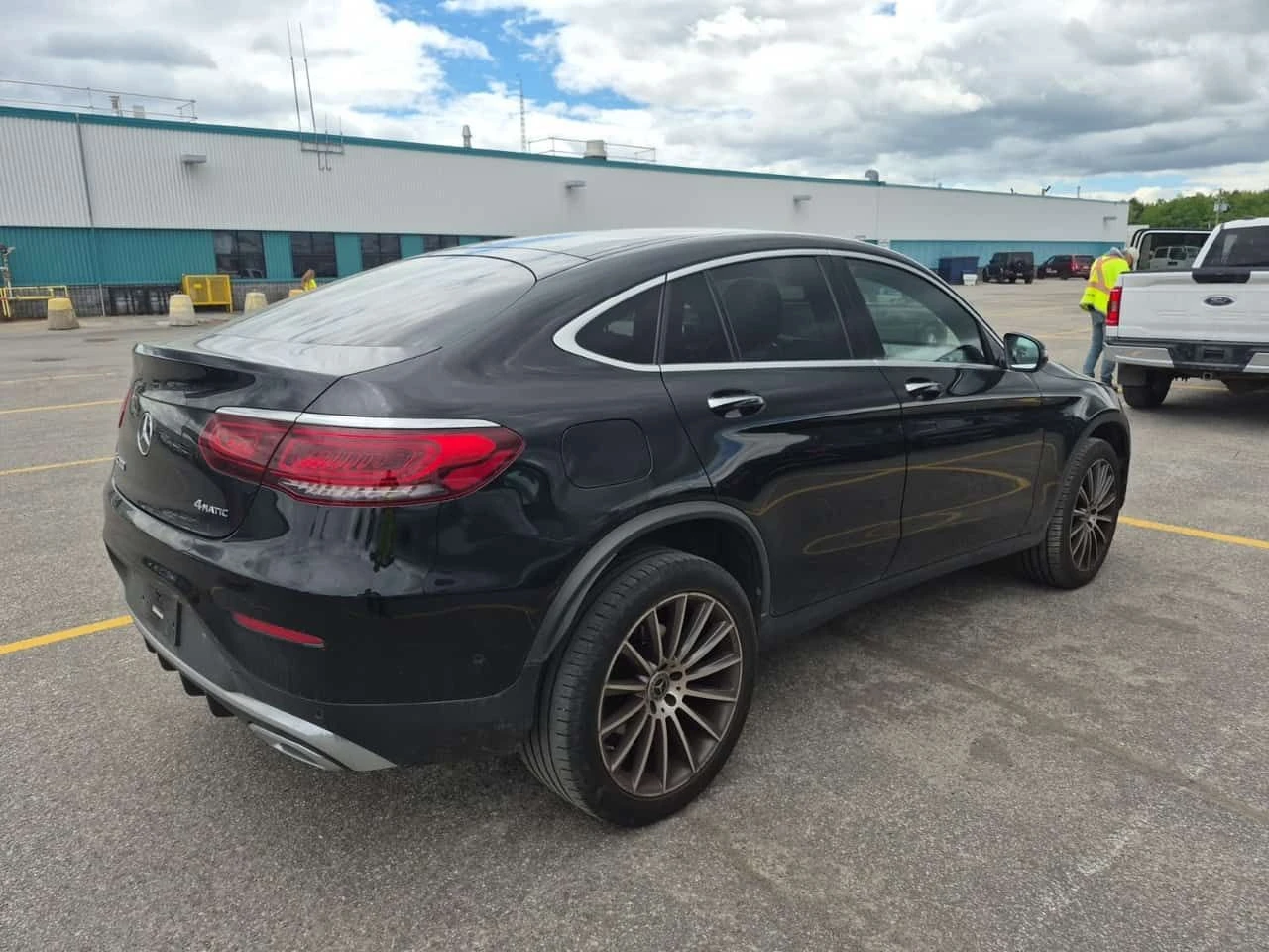 Mercedes-Benz GLC 300 КУПЕ/CARFAX/2 Ключа/360 Кам/ОТ ПРЕДСТАВИТЕЛСТВО, снимка 3 - Автомобили и джипове - 55230796