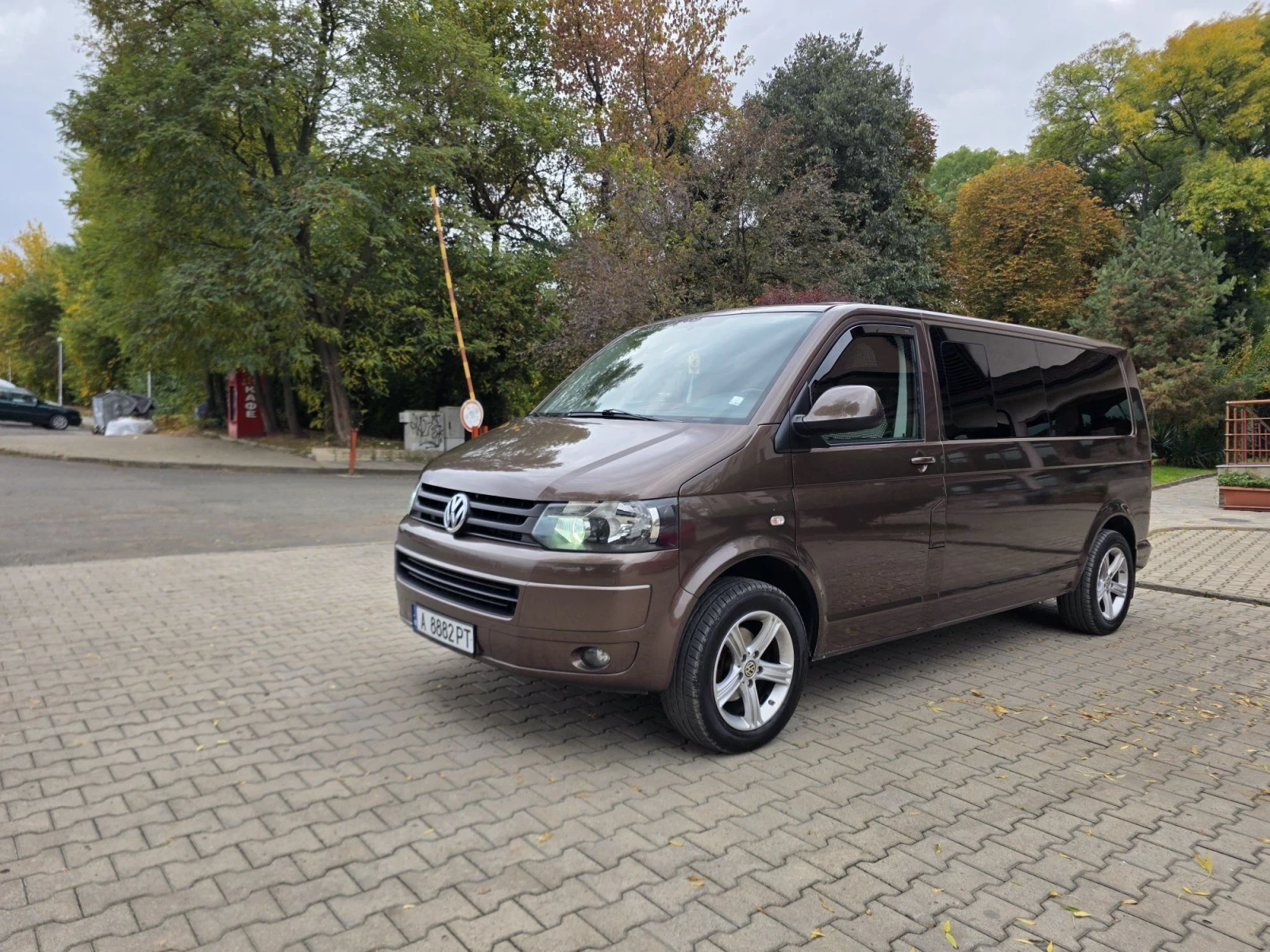 VW Multivan 2.0TDI.140KC.6CK.LONG.ДЪЛГА.БАЗА, снимка 4 - Бусове и автобуси - 56659059