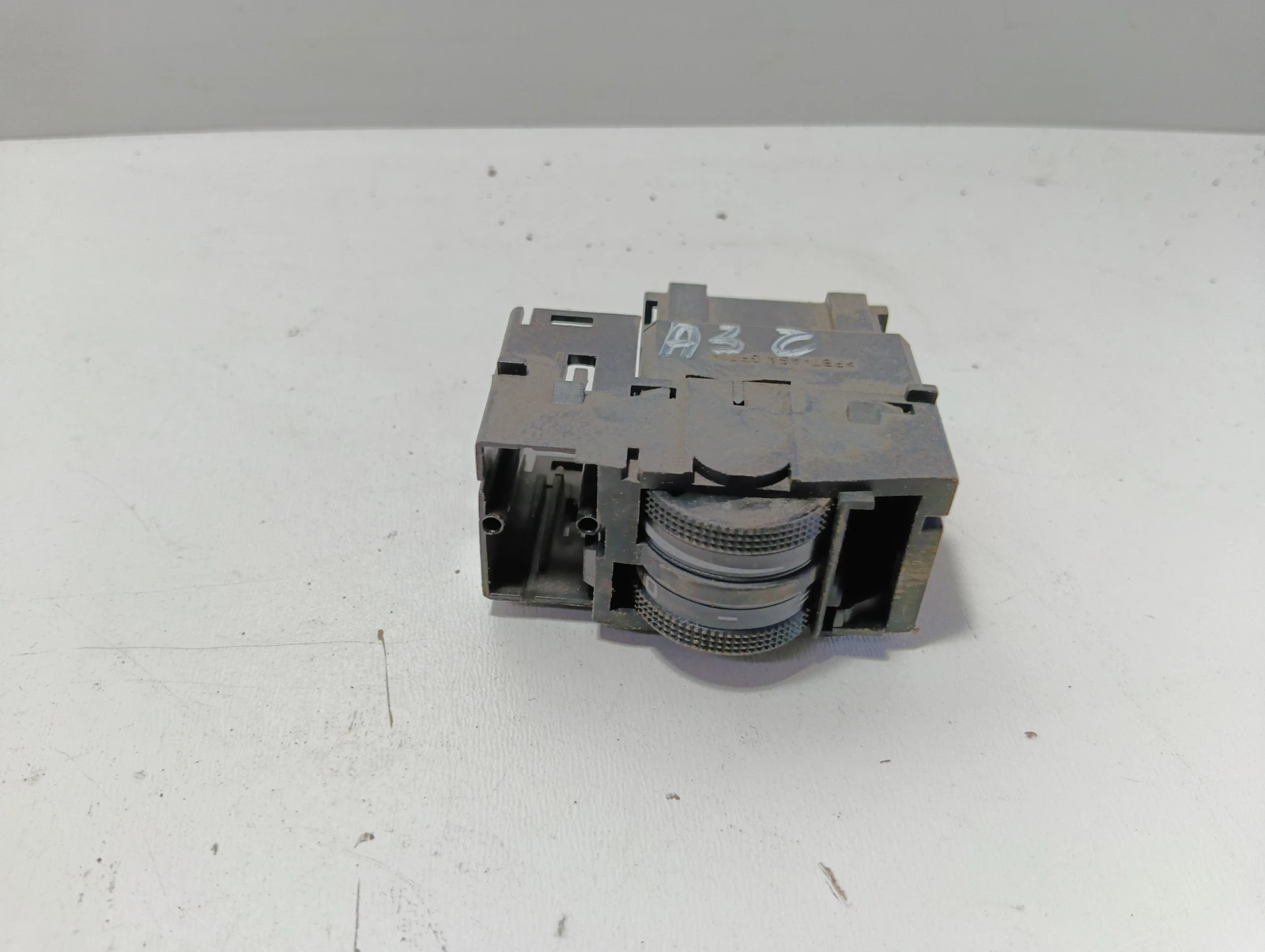 копче реглаж фарове 8P0919094 Audi A3