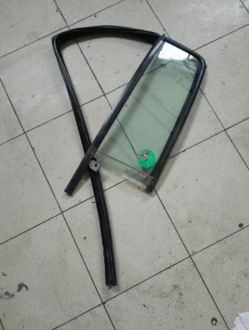 Стъкло задно ляво Чероки Спорт малко