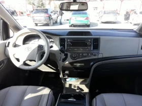Toyota Sienna LE AWD, снимка 6