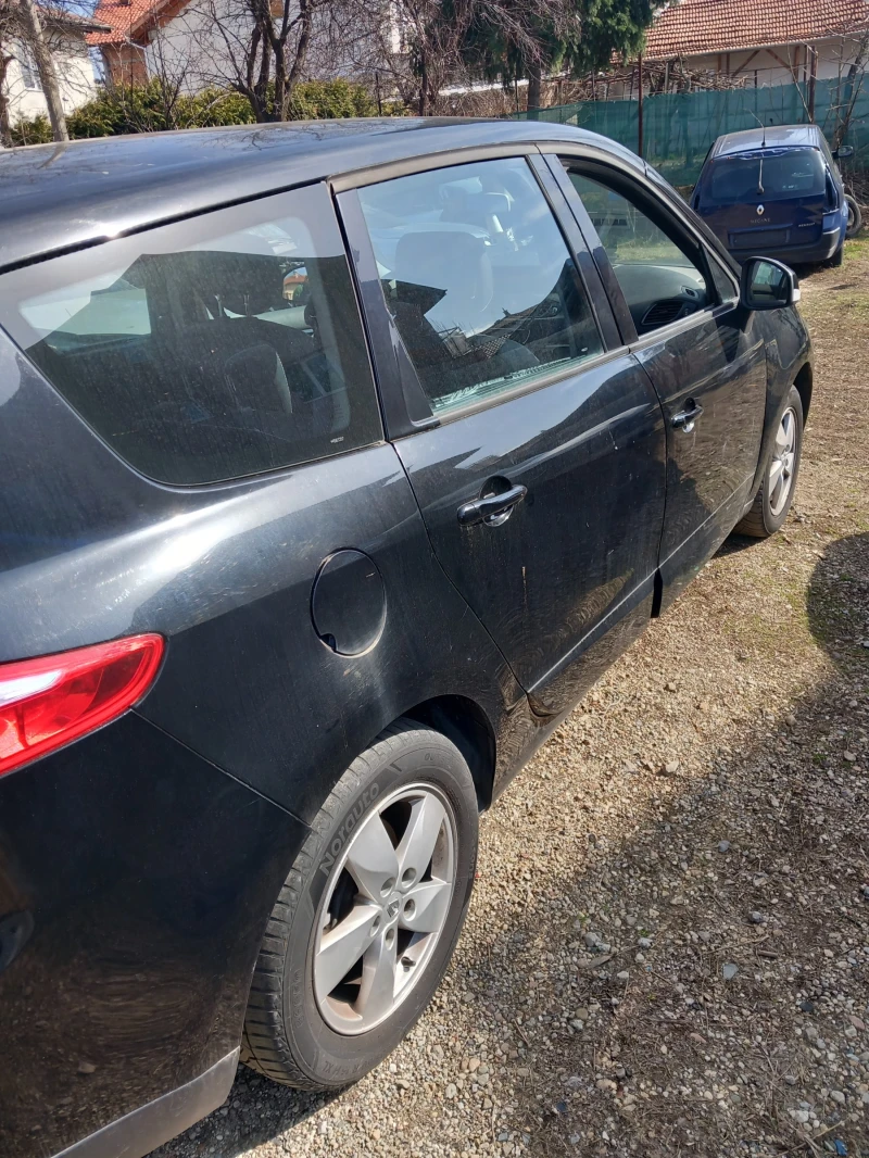 Renault Scenic 1.5dci, снимка 4 - Автомобили и джипове - 46926936