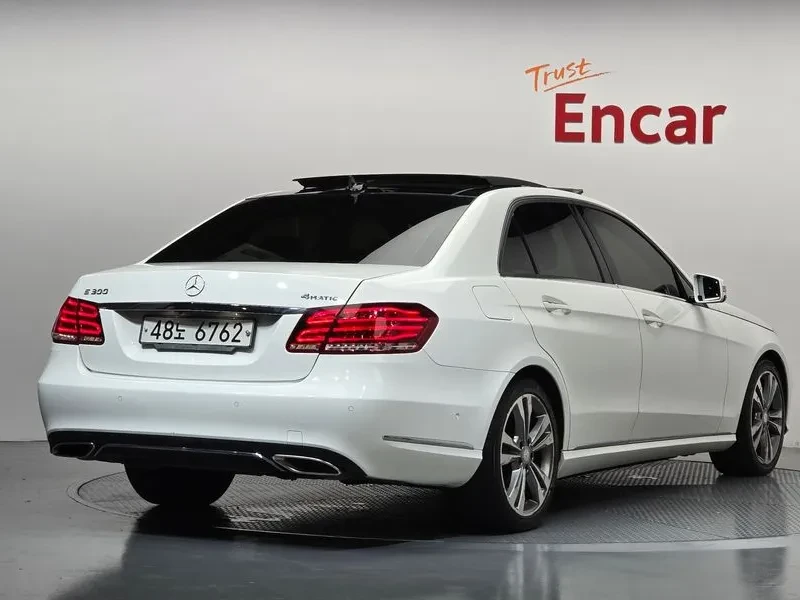 Mercedes-Benz E 300 4MATIC AVANTGARDE, снимка 2 - Автомобили и джипове - 55719376