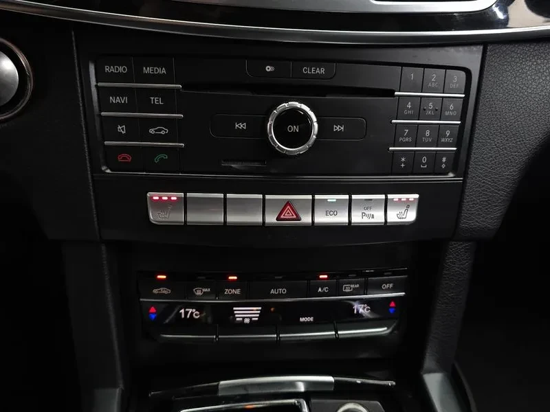 Mercedes-Benz E 300 4MATIC AVANTGARDE, снимка 17 - Автомобили и джипове - 55719376