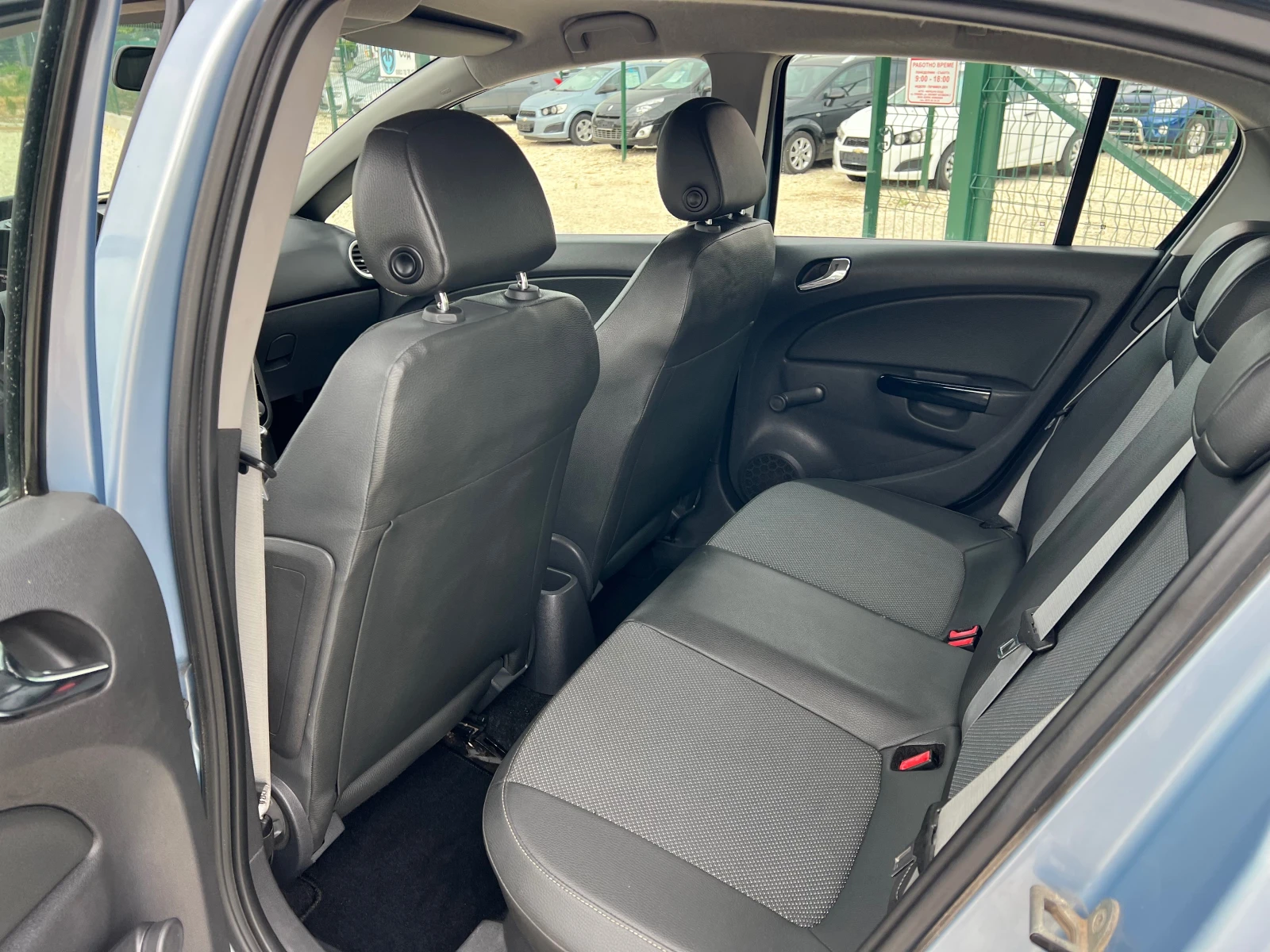 Opel Corsa 1.2i 16v/80p.s-COSMO edition - изображение 10