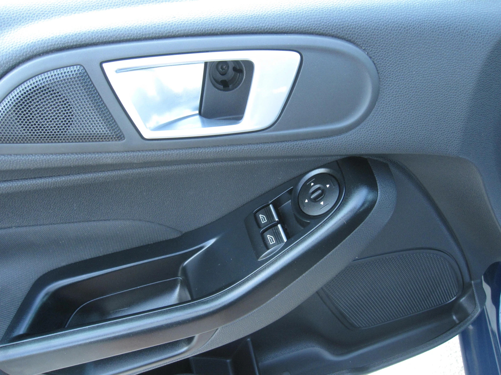 Ford Fiesta 1, 25-Газ.Инжекцион - изображение 9