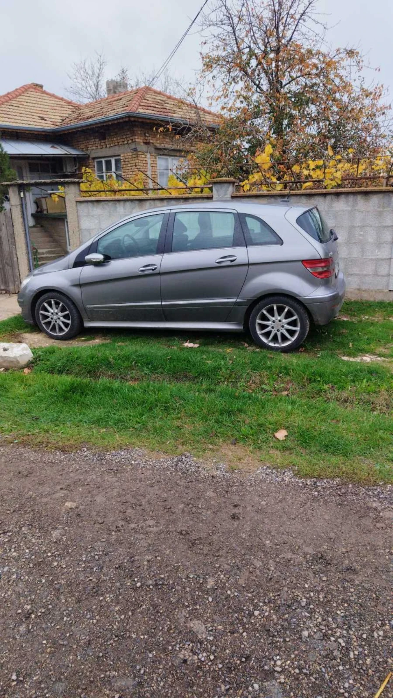 Mercedes-Benz B 180, снимка 2 - Автомобили и джипове - 53845730