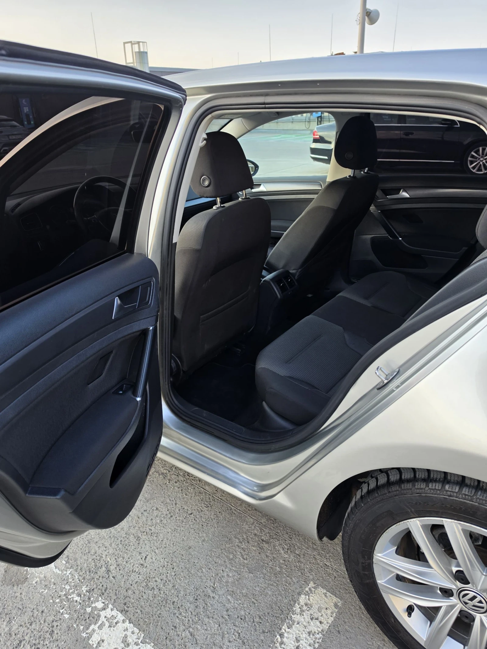 VW Golf 1.6Tdi 80 Хил.км, снимка 11 - Автомобили и джипове - 53885992