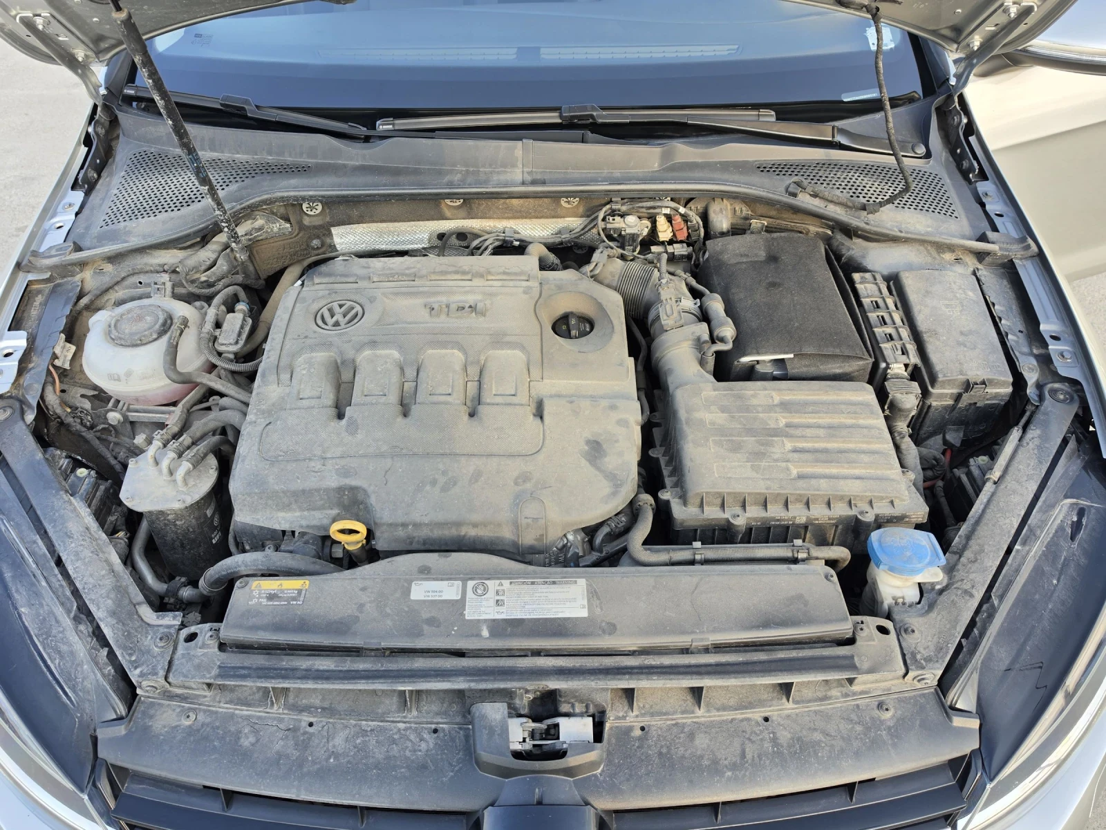 VW Golf 1.6Tdi 80 Хил.км, снимка 17 - Автомобили и джипове - 53885992