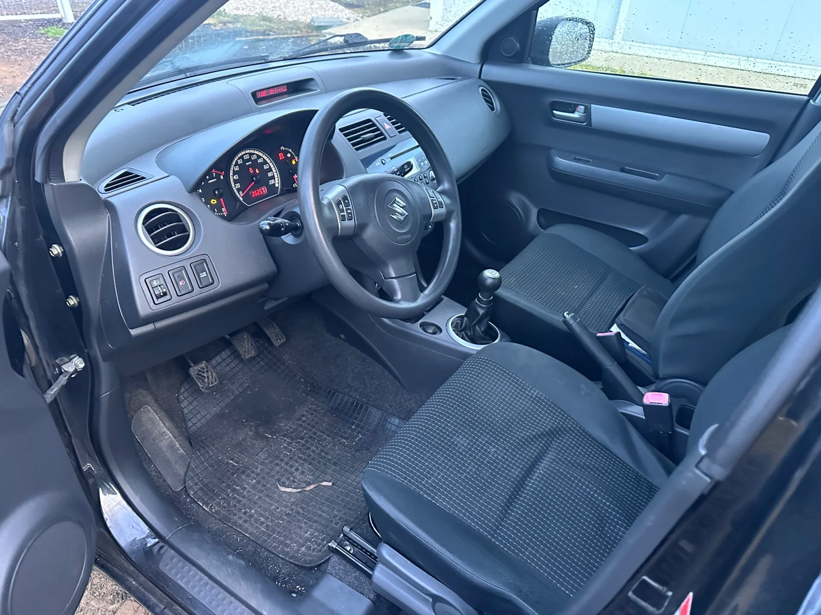Suzuki Swift 1.5, снимка 8 - Автомобили и джипове - 54100566