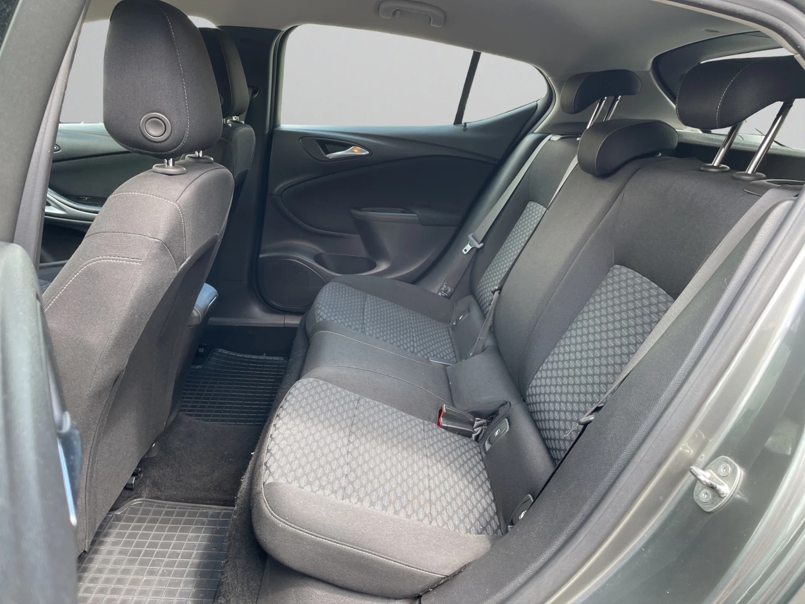 Opel Astra 1.6 CDTI 110 hp EURO 6, снимка 12 - Автомобили и джипове - 54525626