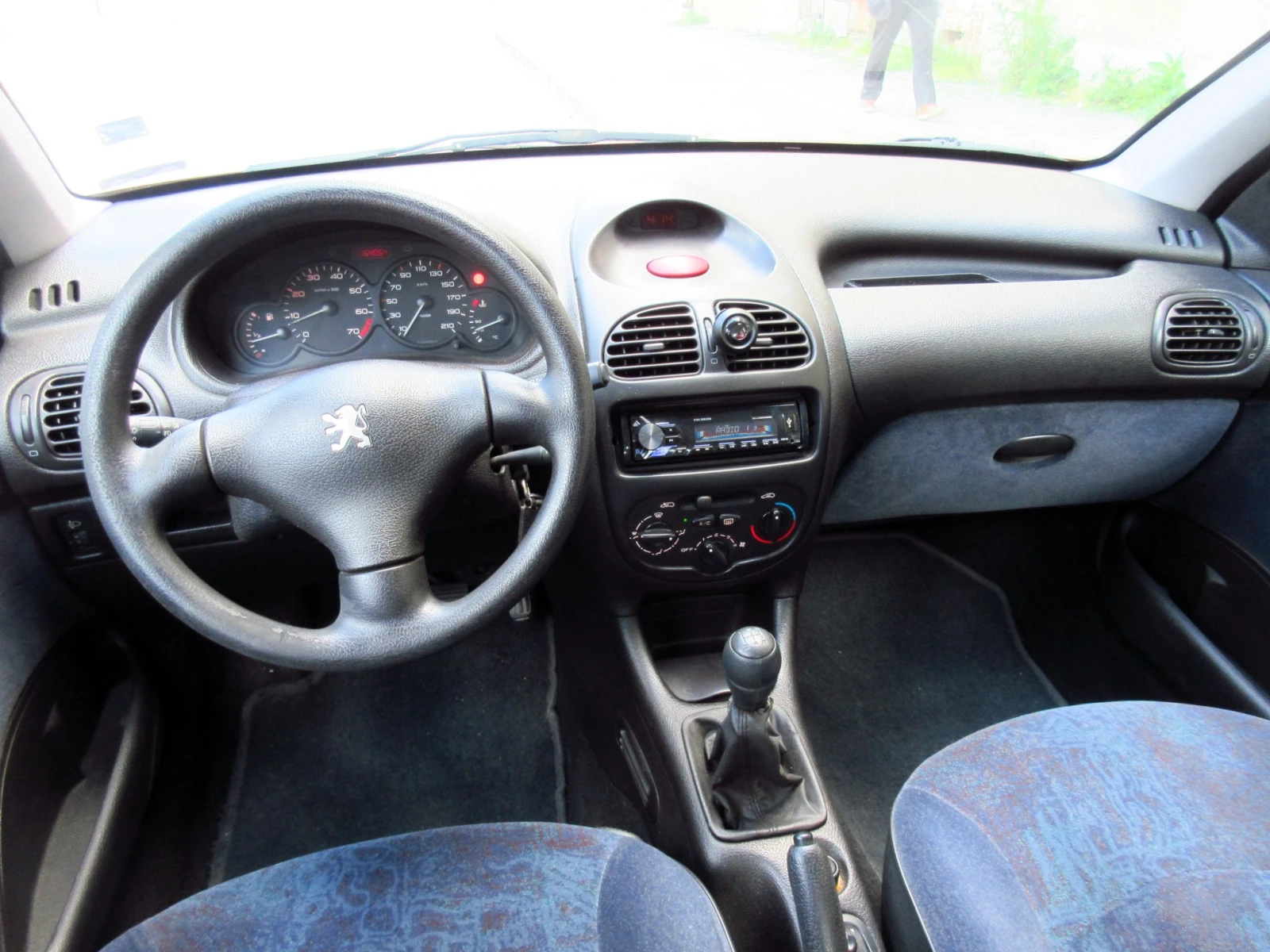 Peugeot 206 1.1i, снимка 12 - Автомобили и джипове - 54600528
