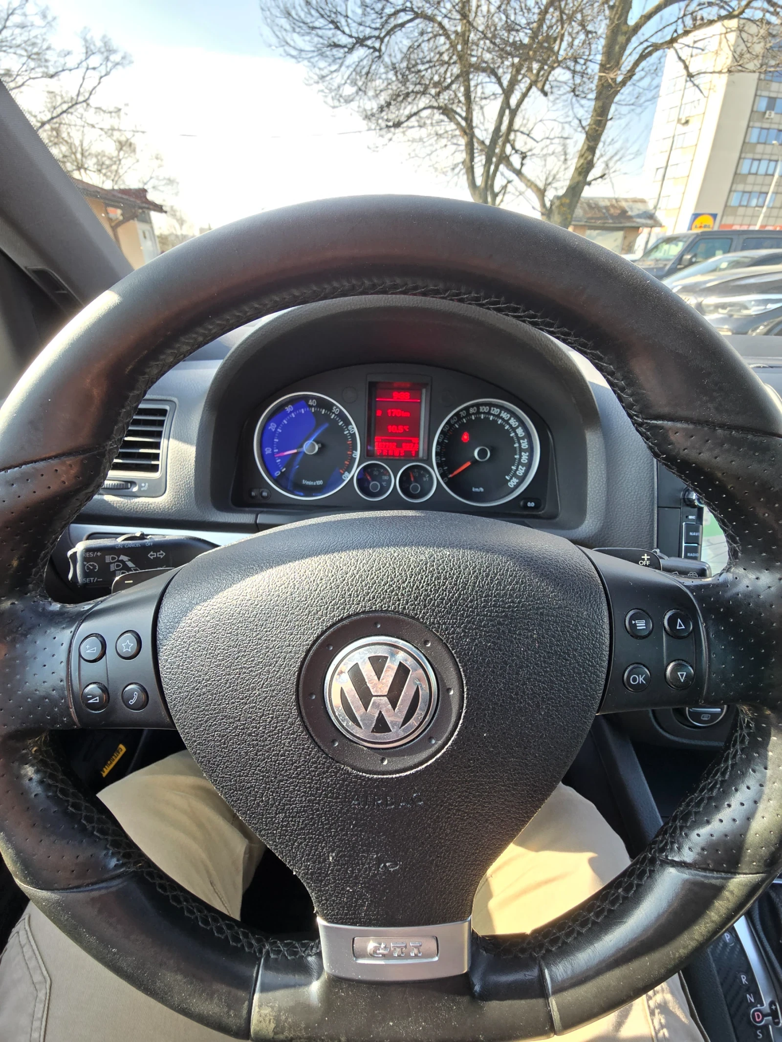 VW Golf GTI 2.0 TURBO / DSG, снимка 7 - Автомобили и джипове - 54711789