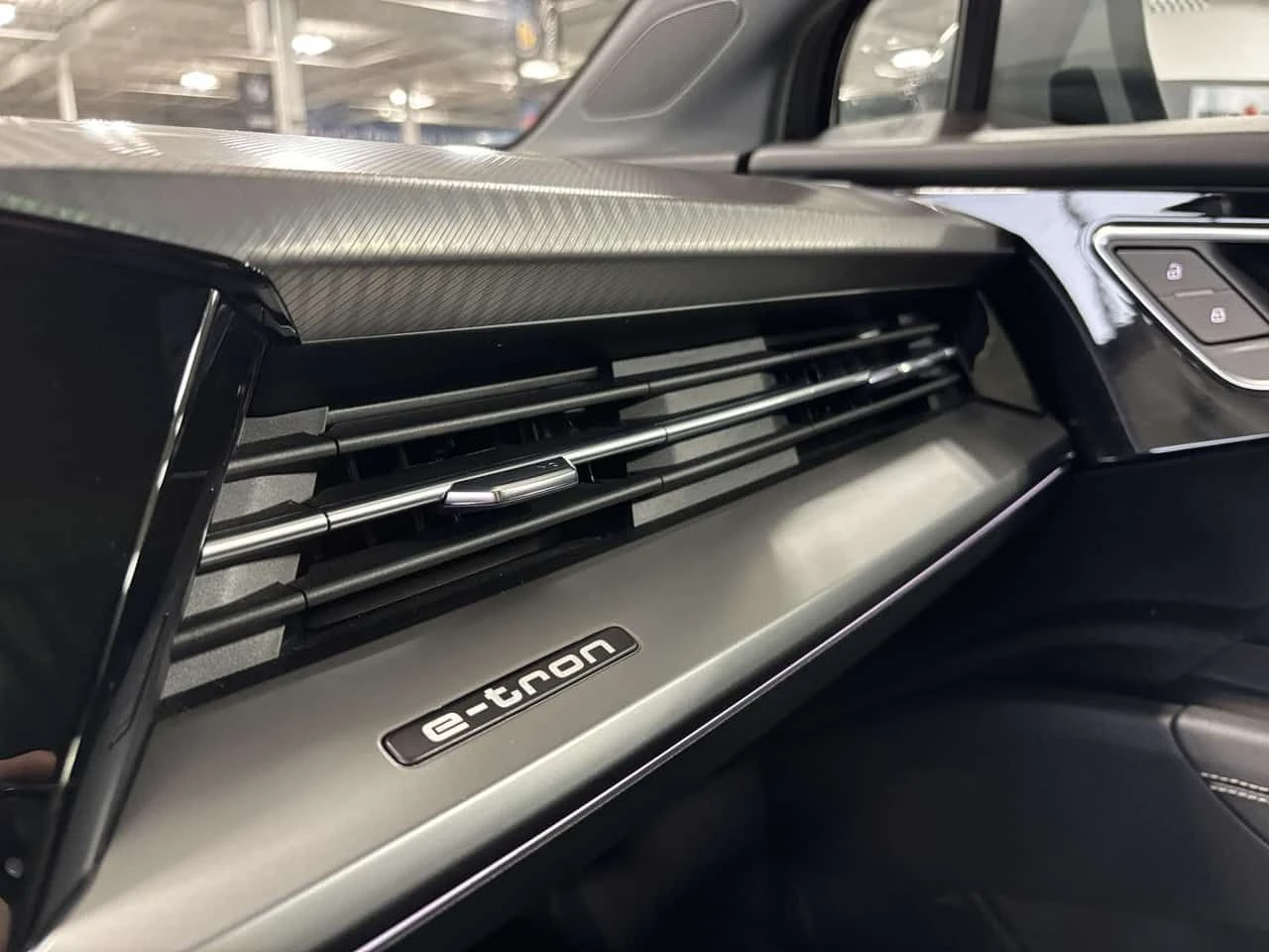 Audi E-Tron Q4 50 QUATTRO| , снимка 14 - Автомобили и джипове - 54831261