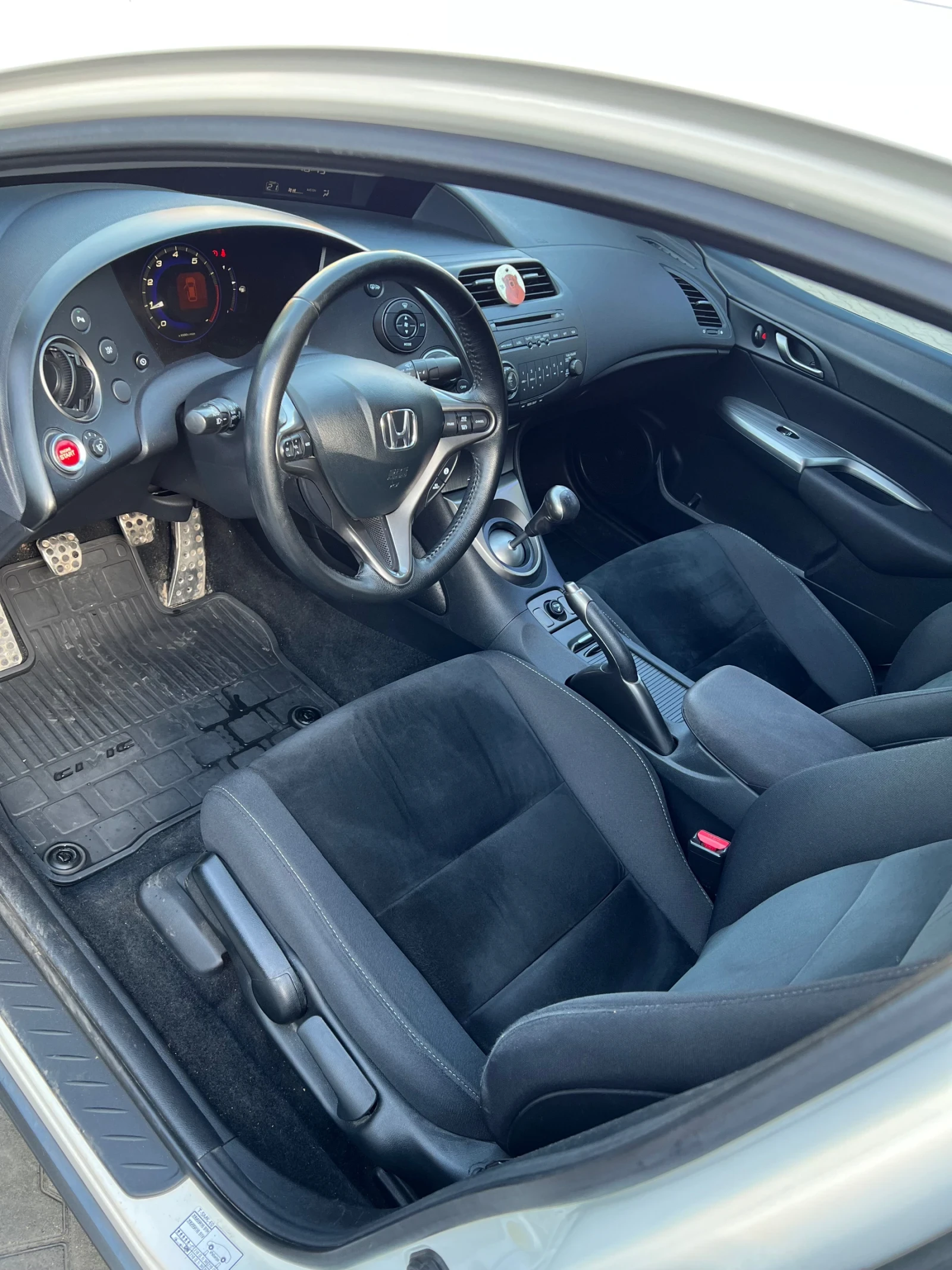 Honda Civic 1.4V-tec на 140х км, снимка 8 - Автомобили и джипове - 54981913
