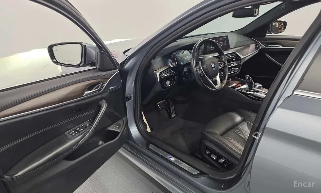BMW 530 * 530i M Sport Package Plus * БЕЗ ПЪРВОНАЧАЛНА ВНО, снимка 10 - Автомобили и джипове - 55628149