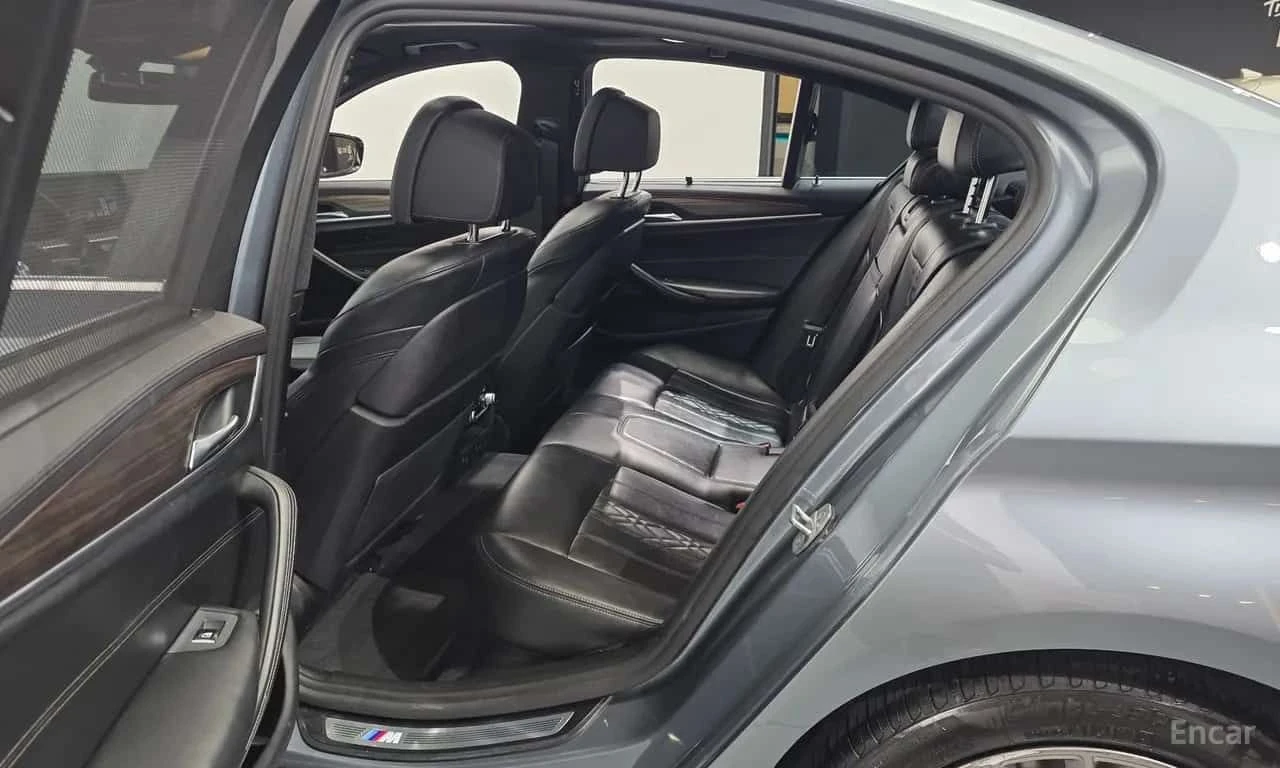 BMW 530 * 530i M Sport Package Plus * БЕЗ ПЪРВОНАЧАЛНА ВНО, снимка 11 - Автомобили и джипове - 55628149