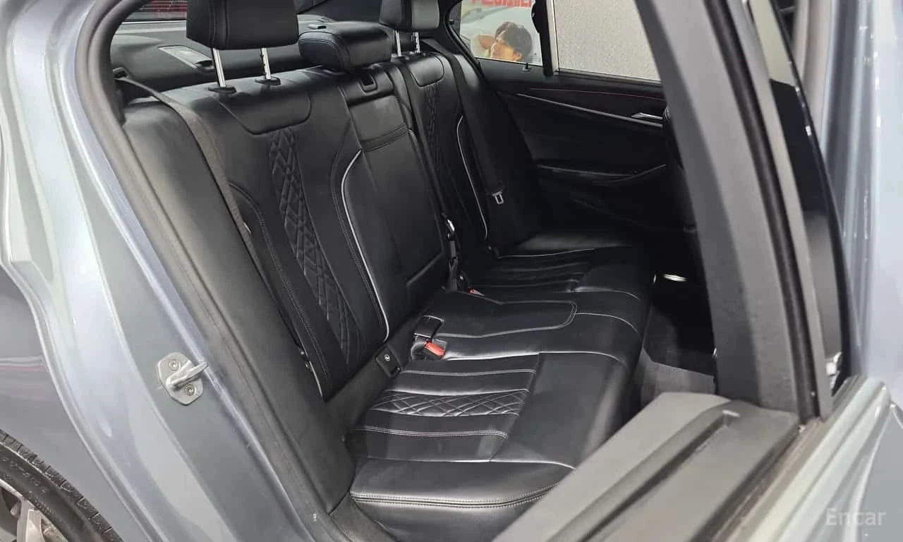 BMW 530 * 530i M Sport Package Plus * БЕЗ ПЪРВОНАЧАЛНА ВНО, снимка 12 - Автомобили и джипове - 55628149