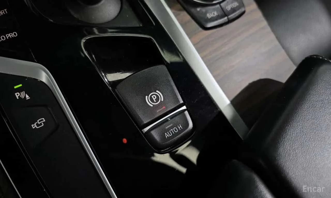 BMW 530 * 530i M Sport Package Plus * БЕЗ ПЪРВОНАЧАЛНА ВНО, снимка 16 - Автомобили и джипове - 55628149
