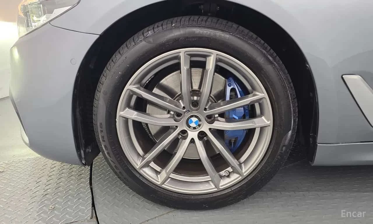 BMW 530 * 530i M Sport Package Plus * БЕЗ ПЪРВОНАЧАЛНА ВНО, снимка 5 - Автомобили и джипове - 55628149