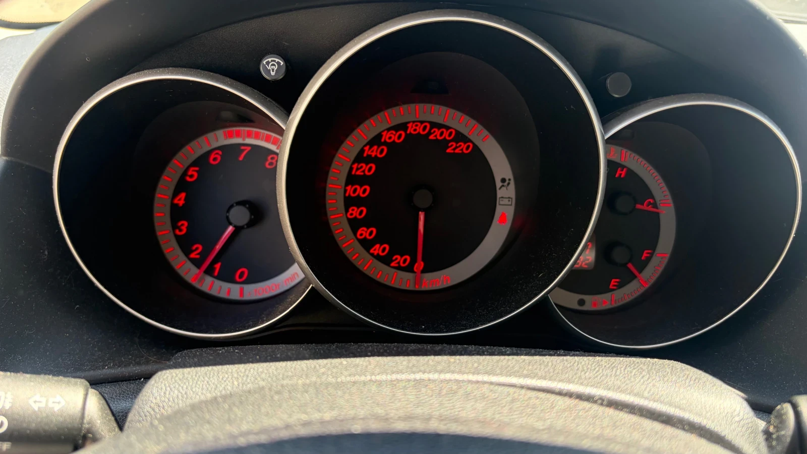 Mazda 3 2.0i Бензин, снимка 8 - Автомобили и джипове - 55752955