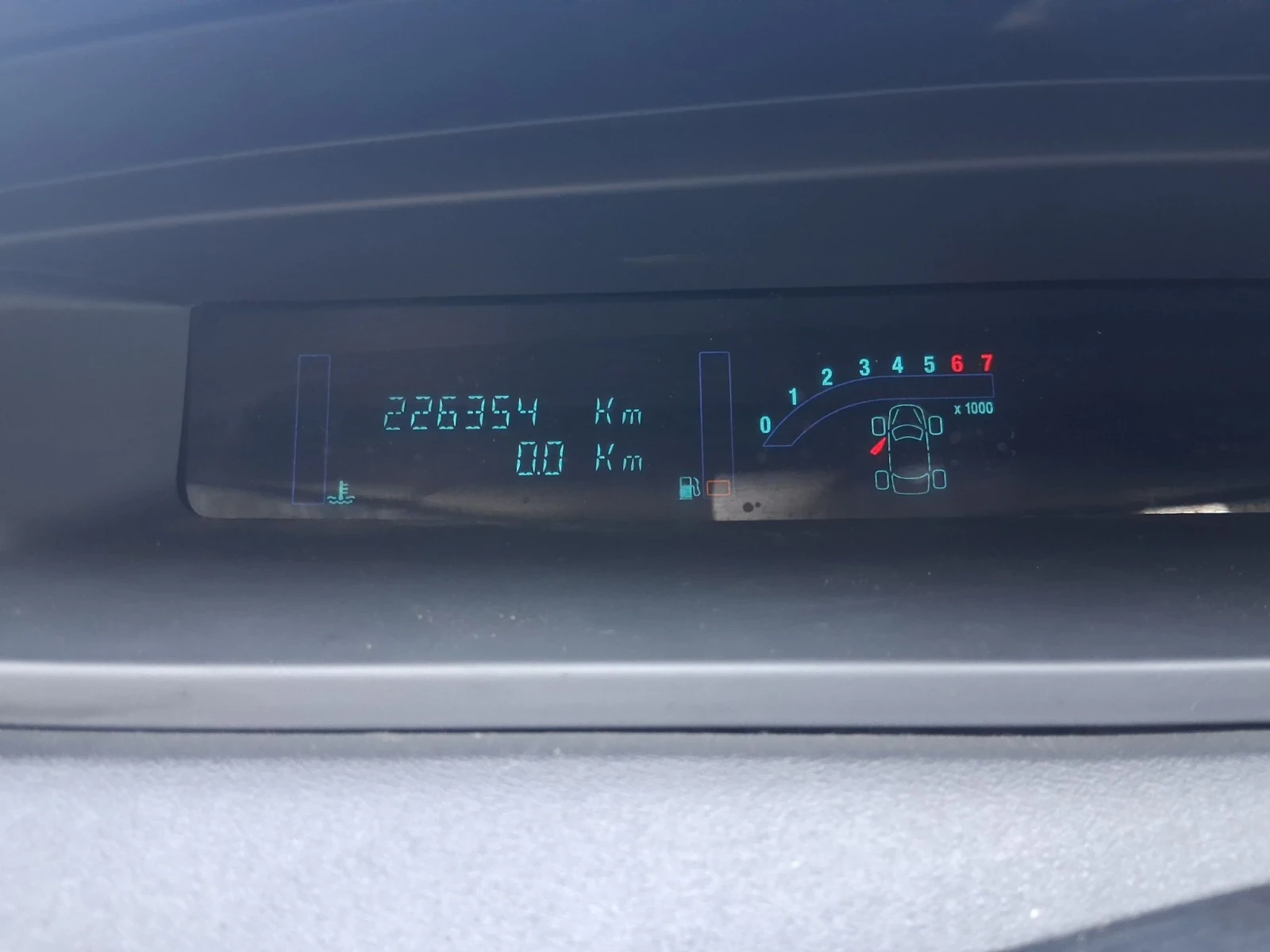 Renault Scenic, снимка 11 - Автомобили и джипове - 55803569