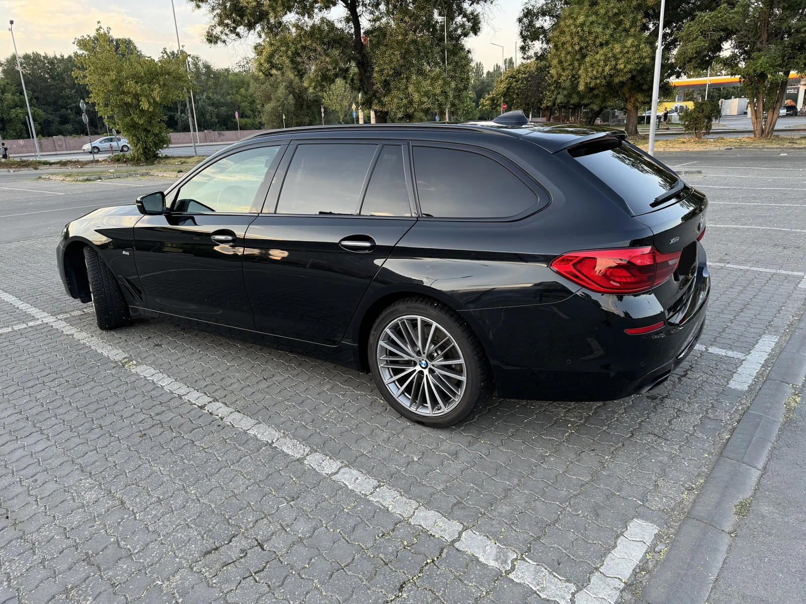BMW 540 i xDrive Touring | HUD | 360  | Масаж | Панорама, снимка 4 - Автомобили и джипове - 56166635