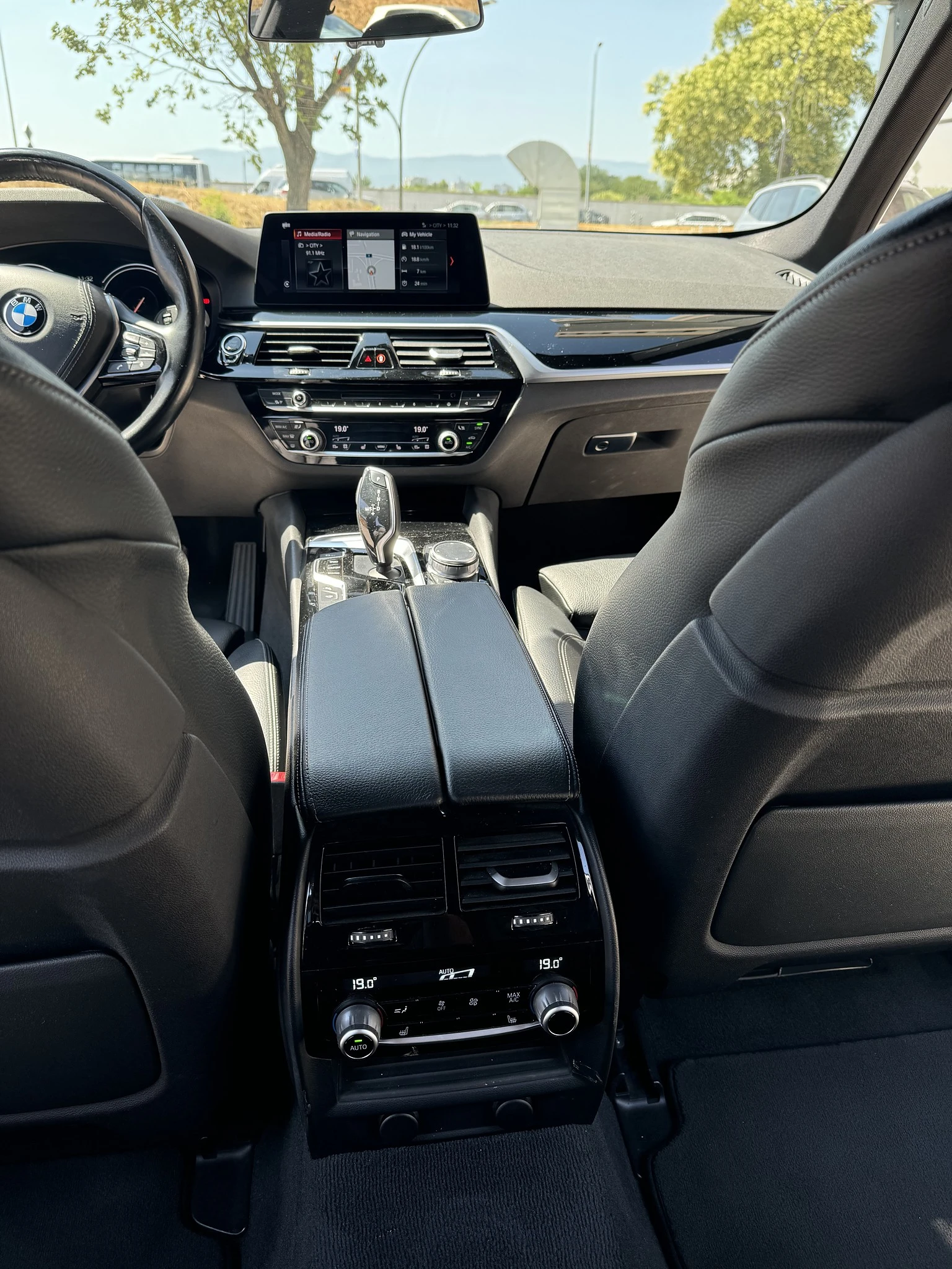 BMW 540 i xDrive Touring | HUD | 360  | Масаж | Панорама, снимка 14 - Автомобили и джипове - 56166635