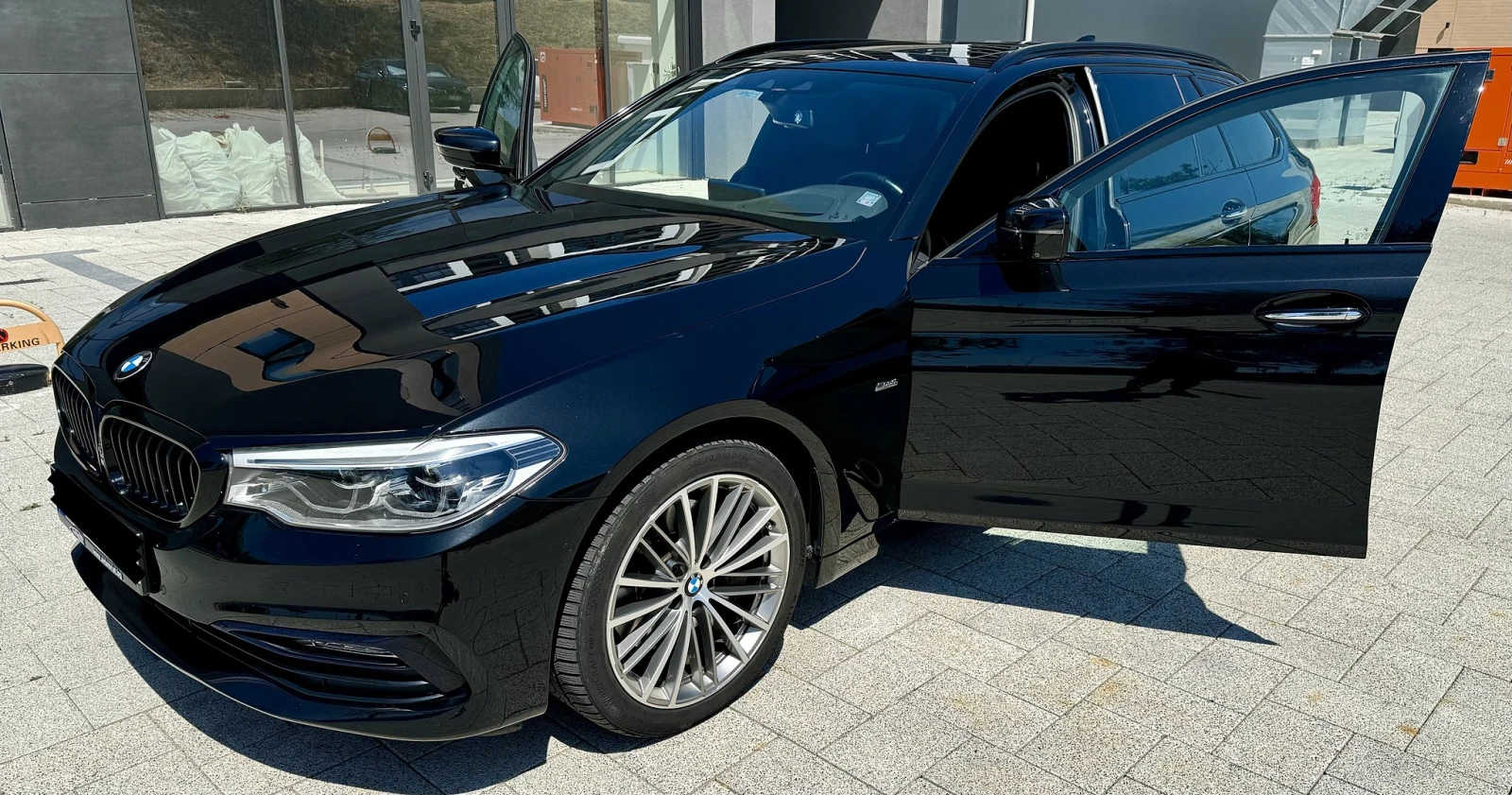 BMW 540 i xDrive Touring | HUD | 360  | Масаж | Панорама, снимка 3 - Автомобили и джипове - 56166635