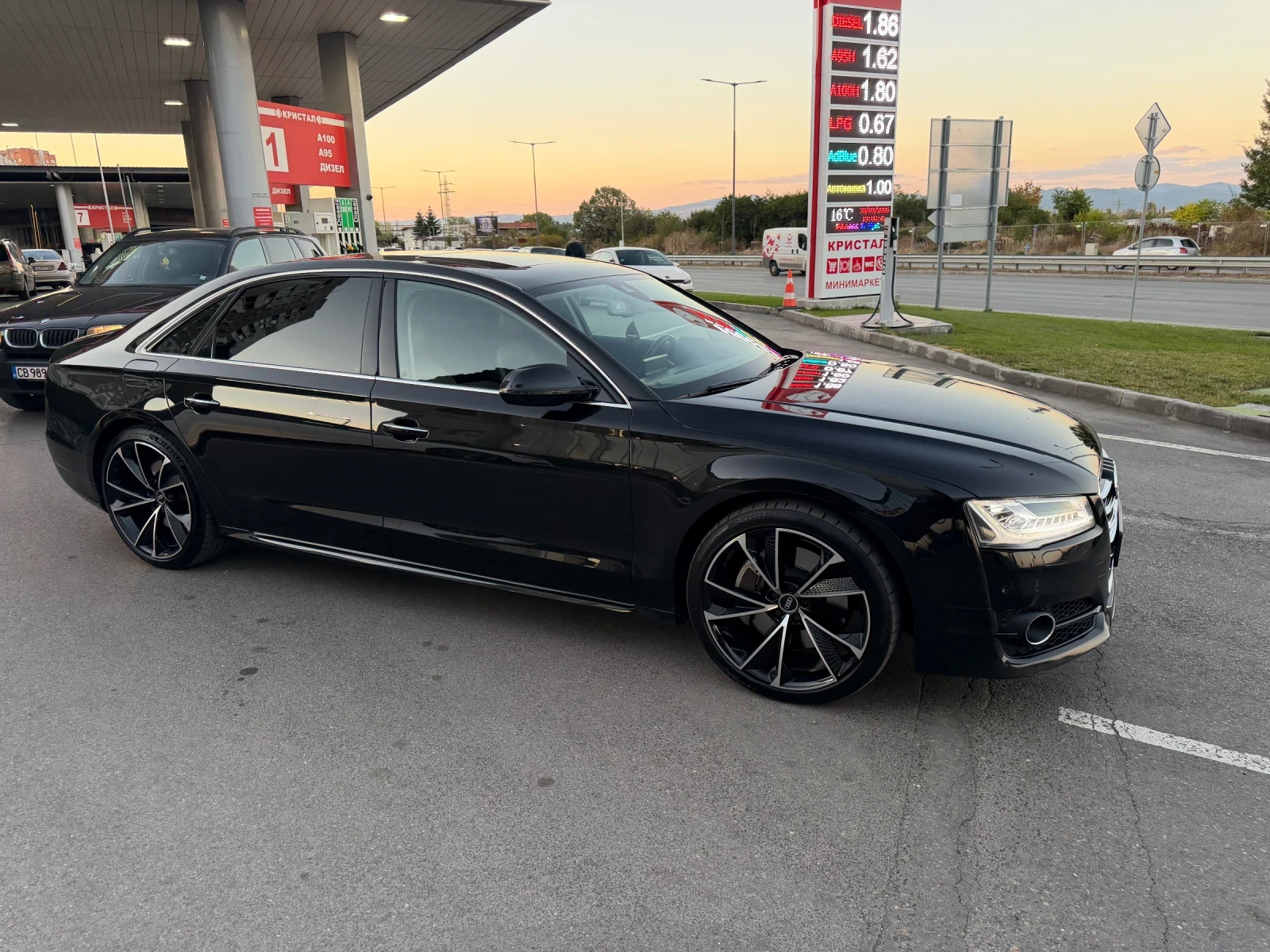 Audi A8 4.2TDI/LONG/CERAMIC/3xTV/МАСАЖ/ВАКУМ, снимка 6 - Автомобили и джипове - 56299014