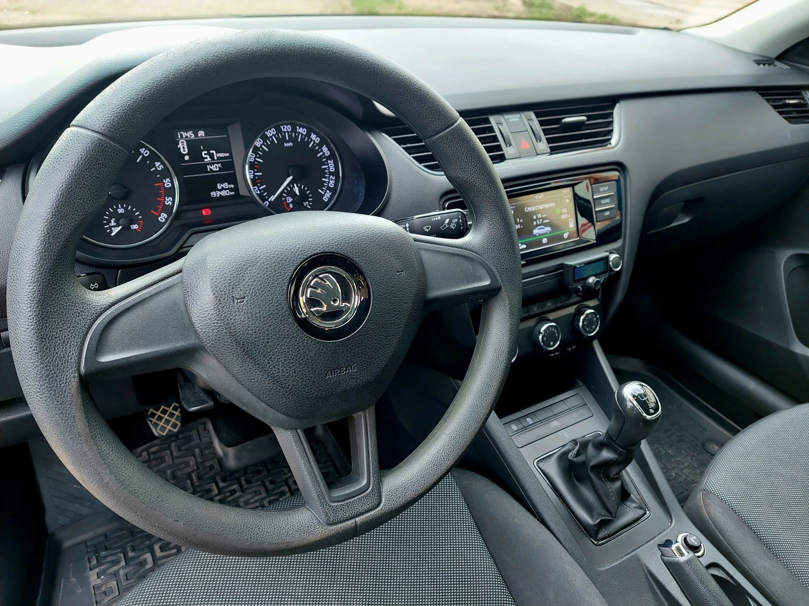 Skoda Octavia 1.6 TDI, снимка 5 - Автомобили и джипове - 56632313