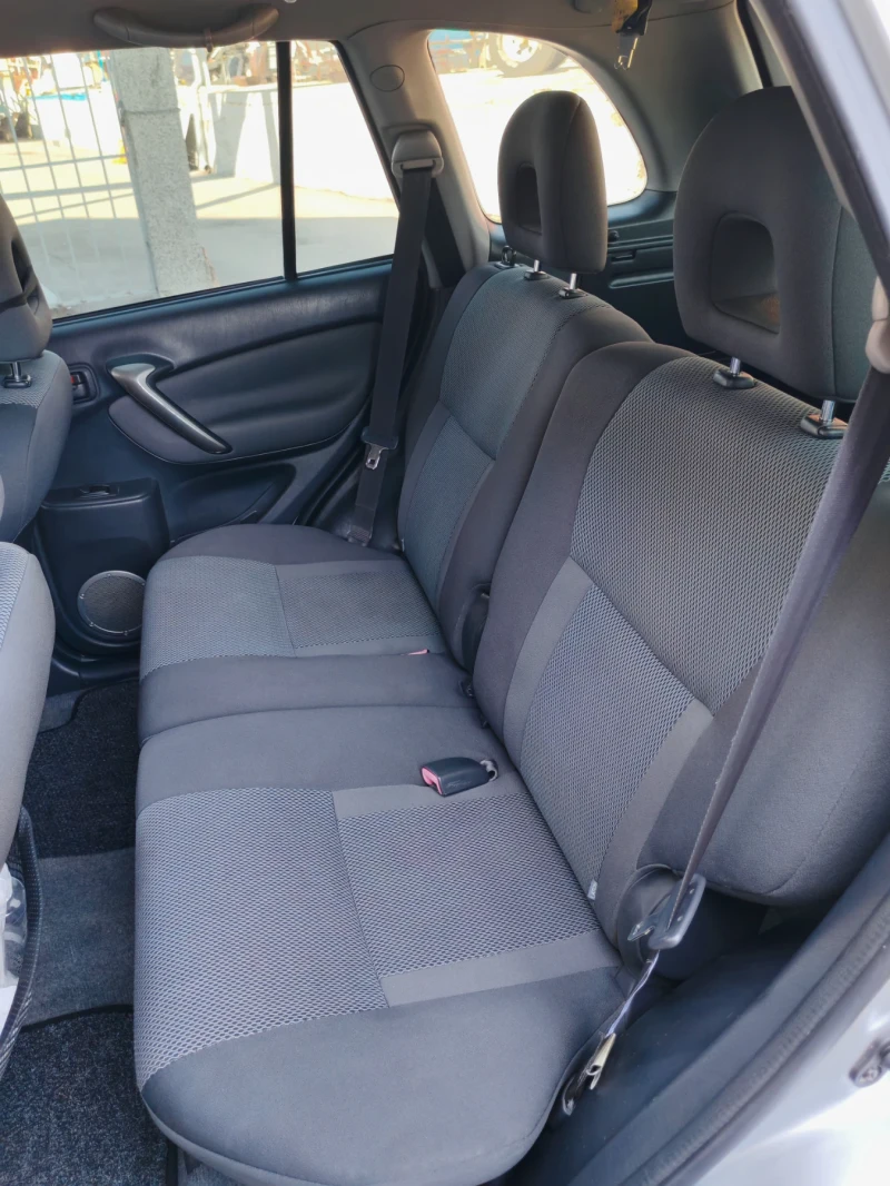 Toyota Rav4 2.0 d4d, снимка 8 - Автомобили и джипове - 51285923