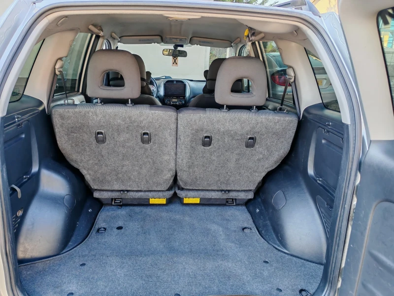 Toyota Rav4 2.0 d4d, снимка 10 - Автомобили и джипове - 51285923
