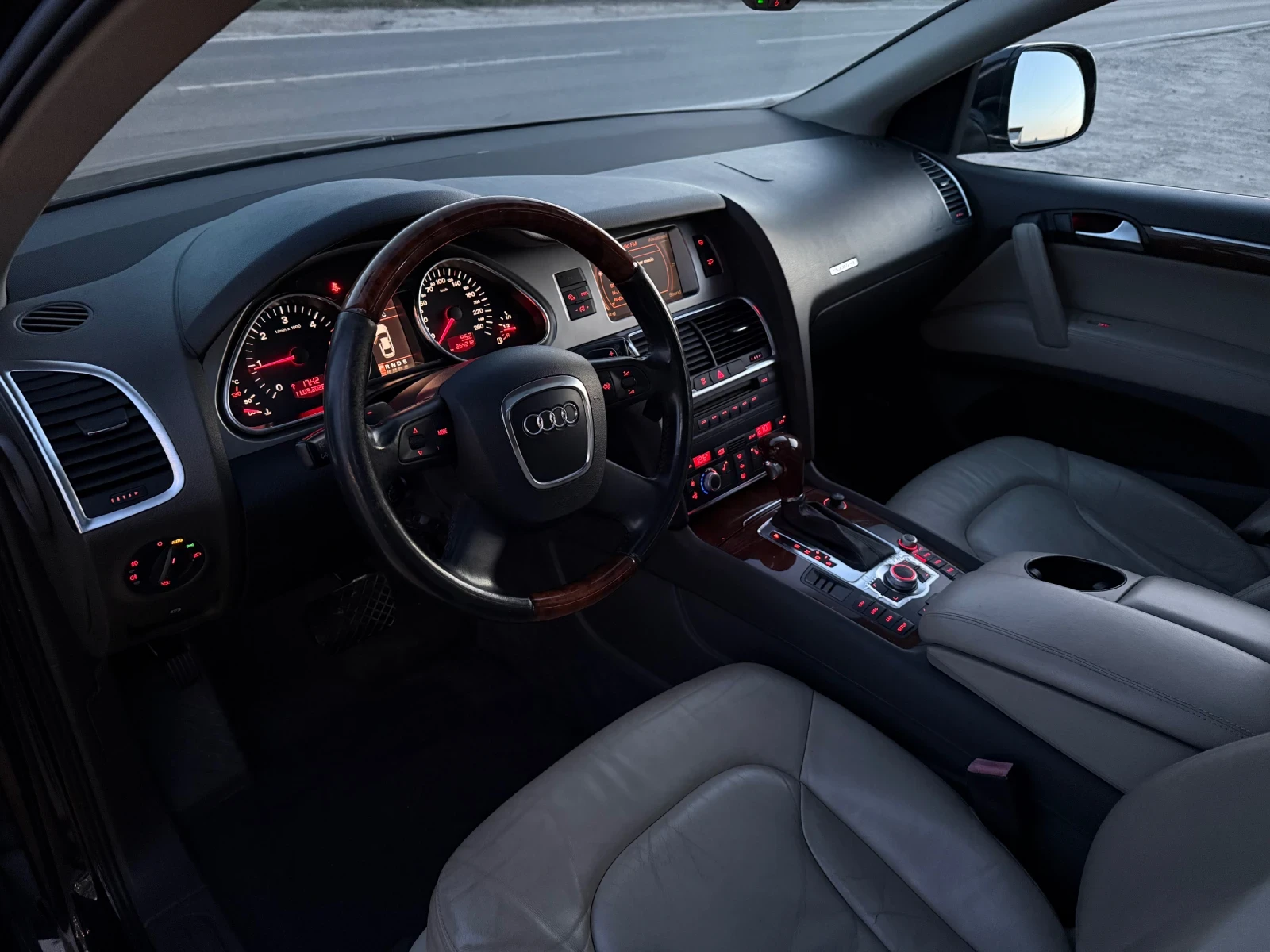 Audi Q7 3.0 TDI 7 МЕСТА 6+ 1 ЛИЗИНГ/БАРТЕР, снимка 7 - Автомобили и джипове - 53803108