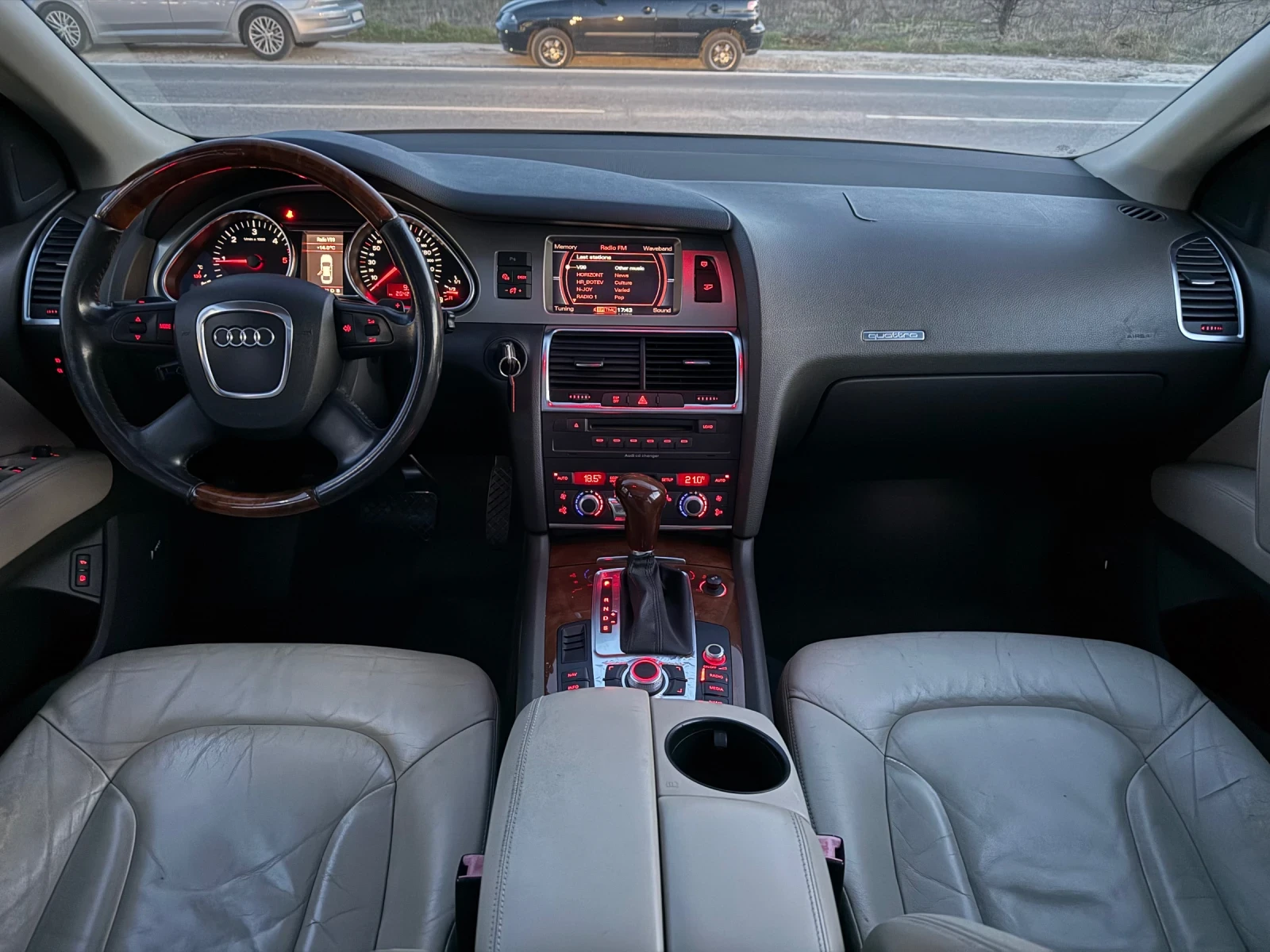 Audi Q7 3.0 TDI 7 МЕСТА 6+ 1 ЛИЗИНГ/БАРТЕР, снимка 11 - Автомобили и джипове - 53803108