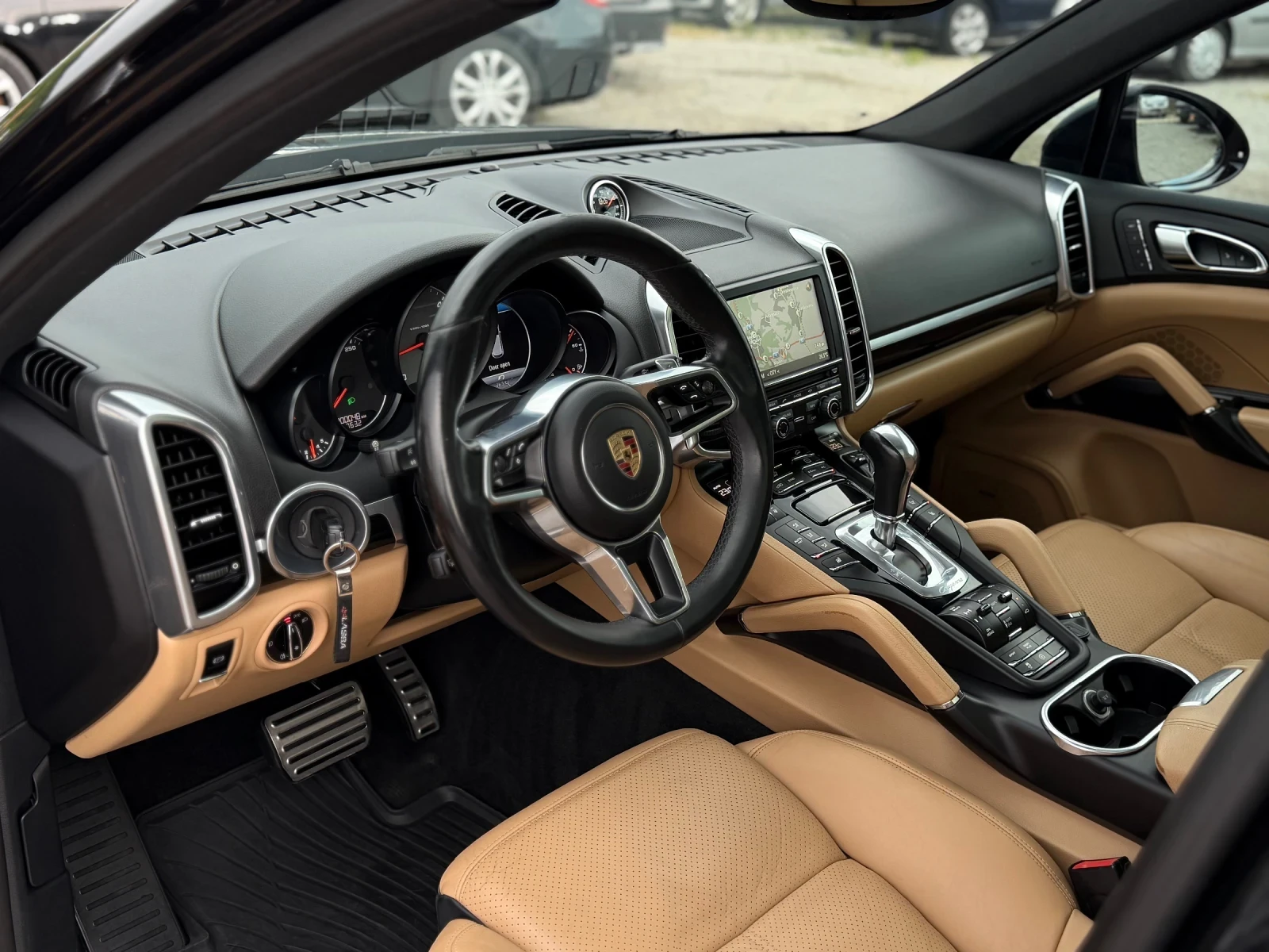 Porsche Cayenne 4.2TDI 385кс GTS-PAKET ДИСТРОНИК 360-камери FULL, снимка 10 - Автомобили и джипове - 55137897