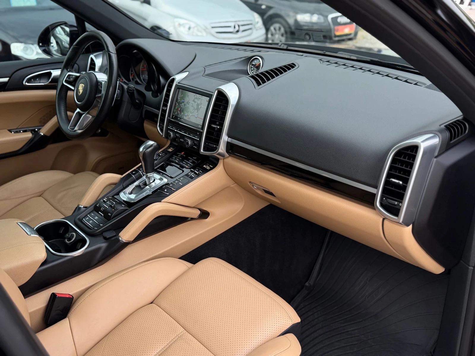 Porsche Cayenne 4.2TDI 385кс GTS-PAKET ДИСТРОНИК 360-камери FULL, снимка 14 - Автомобили и джипове - 55137897