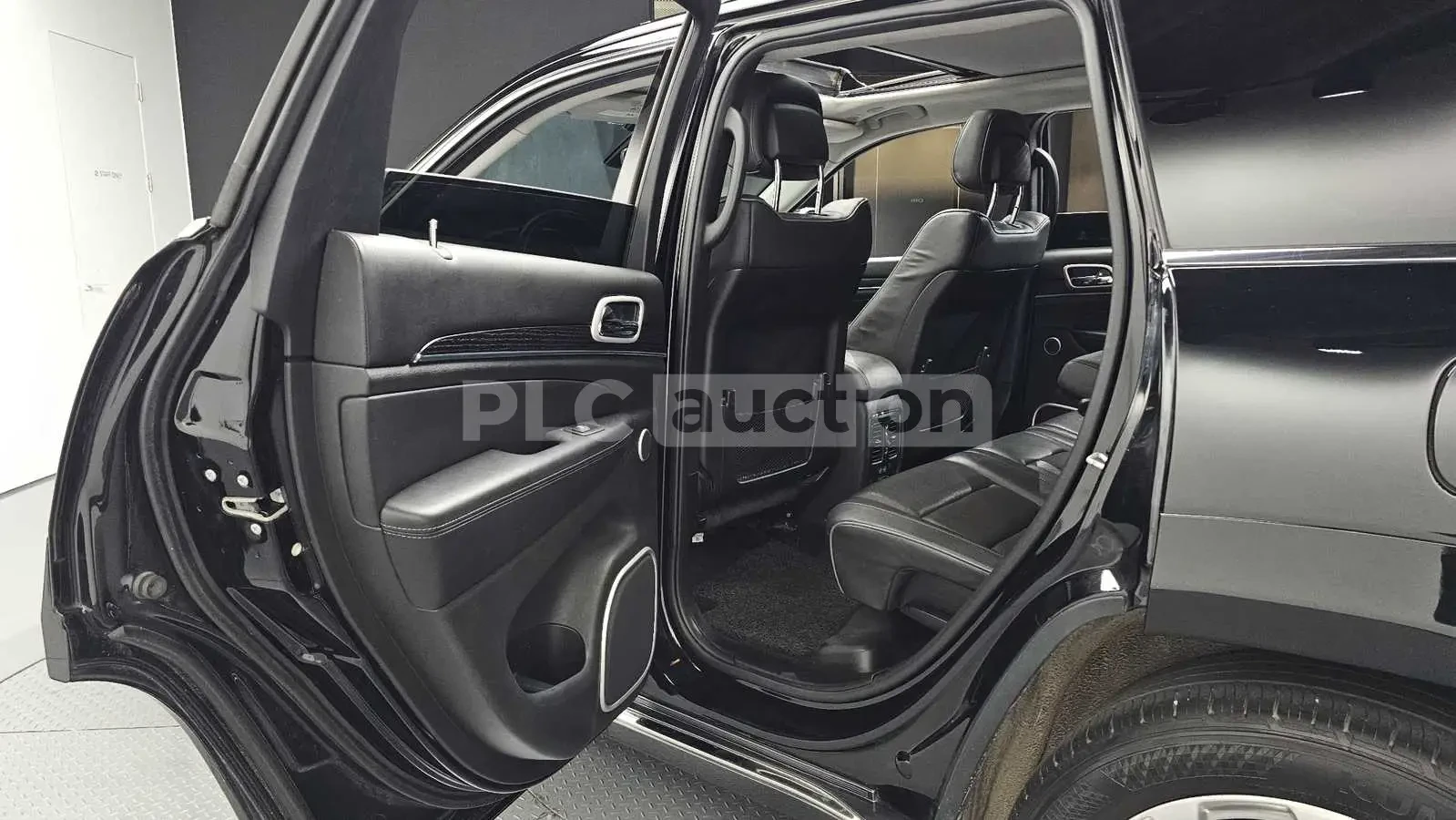 Jeep Grand cherokee 3.6 SUMMIT HARMON KARDON/PANORAMA/360CAM, снимка 11 - Автомобили и джипове - 55525538