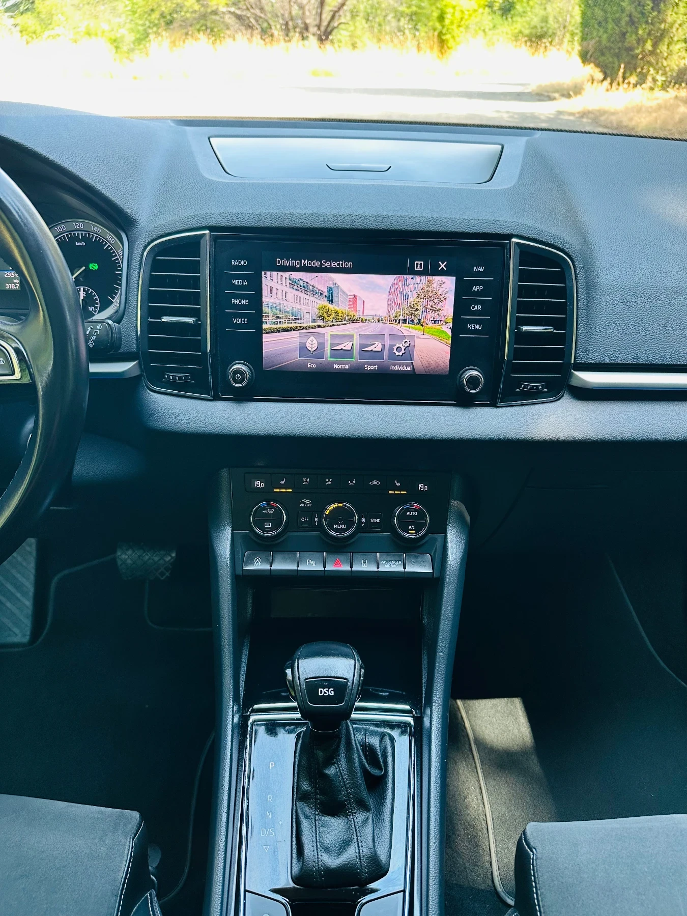 Skoda Karoq 1.5tfsi, снимка 13 - Автомобили и джипове - 56073214