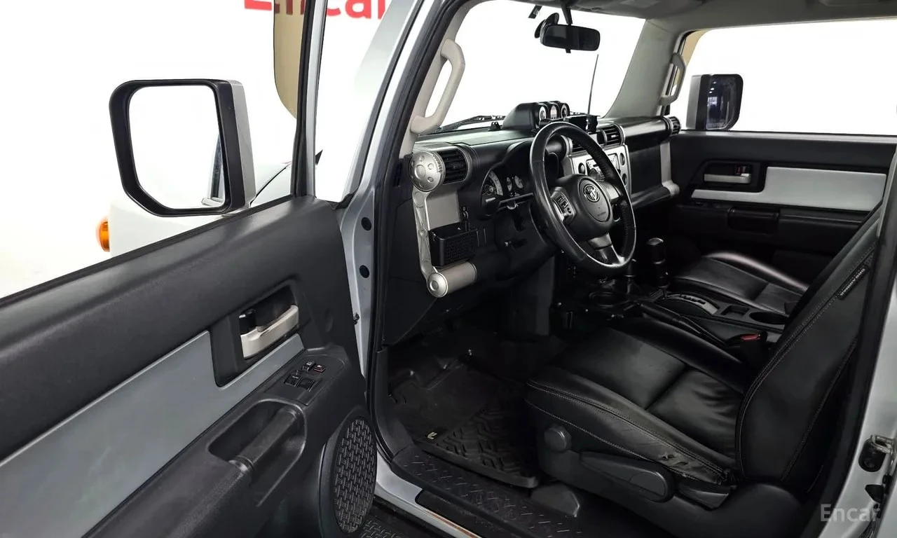 Toyota Fj cruiser  4WD V6, снимка 11 - Автомобили и джипове - 56099779