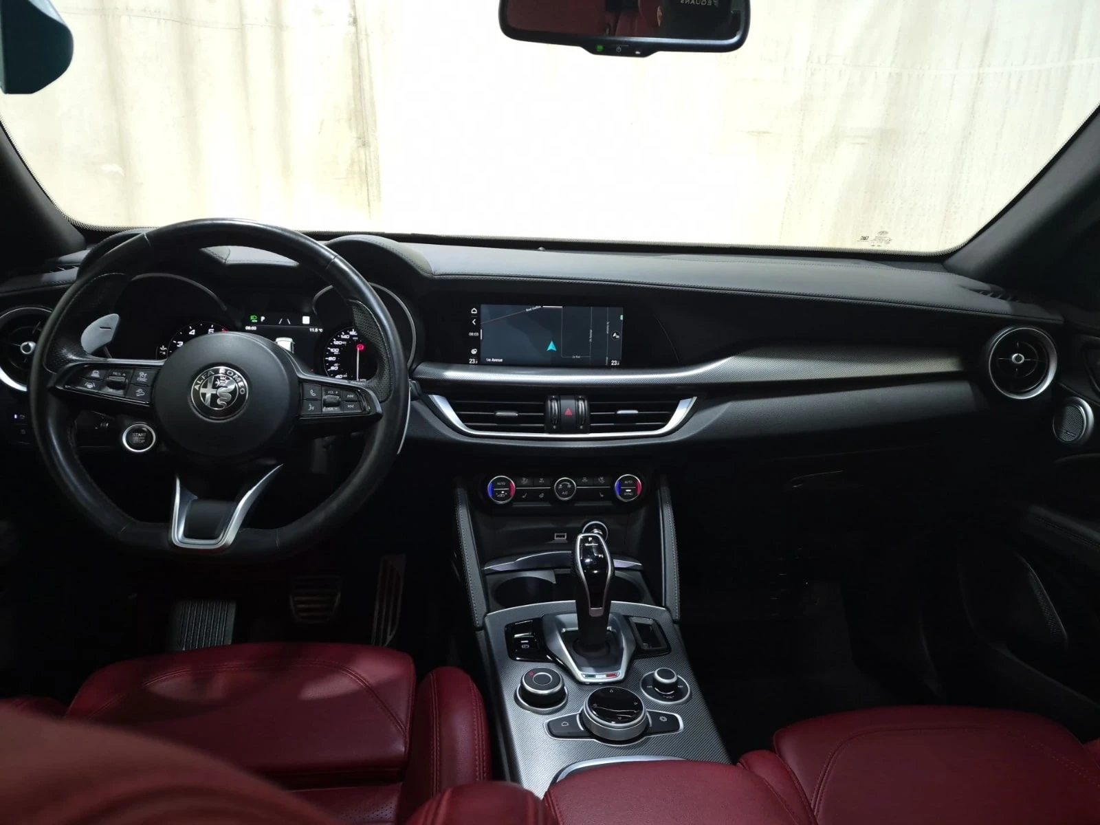 Alfa Romeo Stelvio  VELOCE / 2 КЛЮЧА / DISTRONIC / PANO , снимка 12 - Автомобили и джипове - 56103349