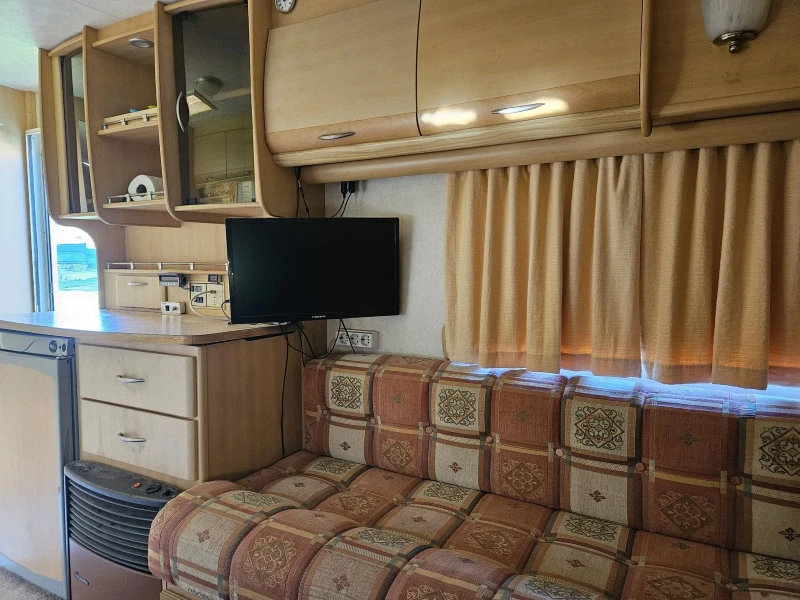 Каравана Coachmen Amara, снимка 11 - Каравани и кемпери - 48004115